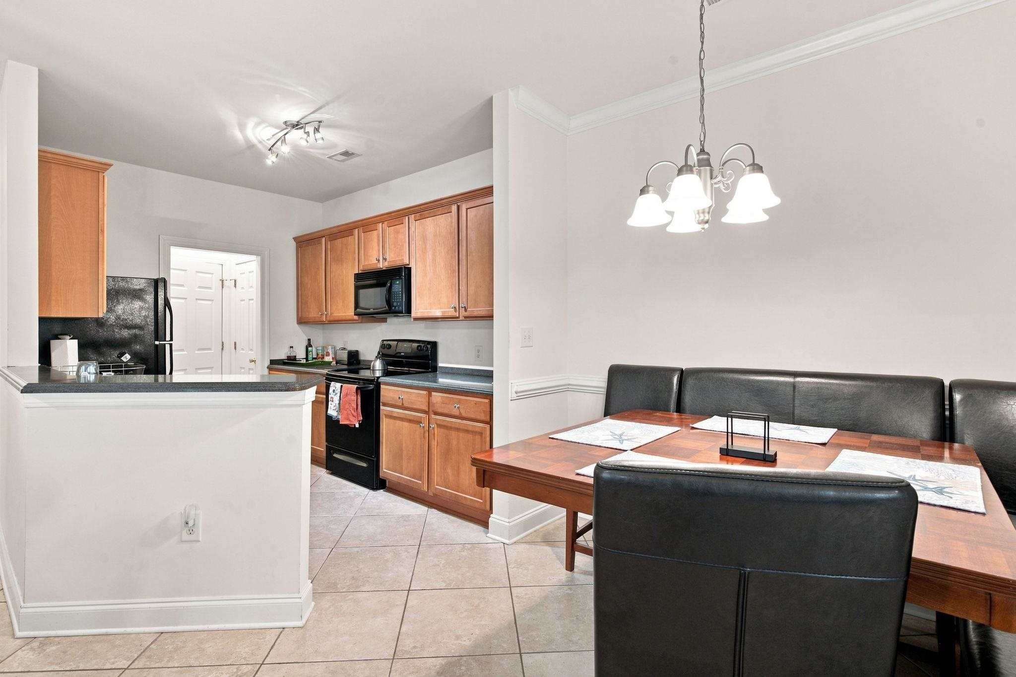 2037 Silvercrest Dr. Property Photo 10