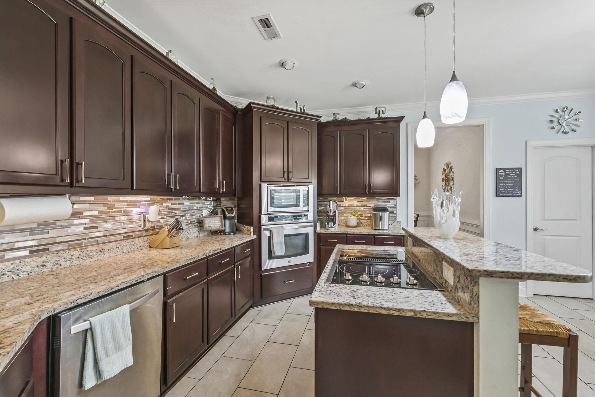 1051 Academy Dr. Property Photo 8