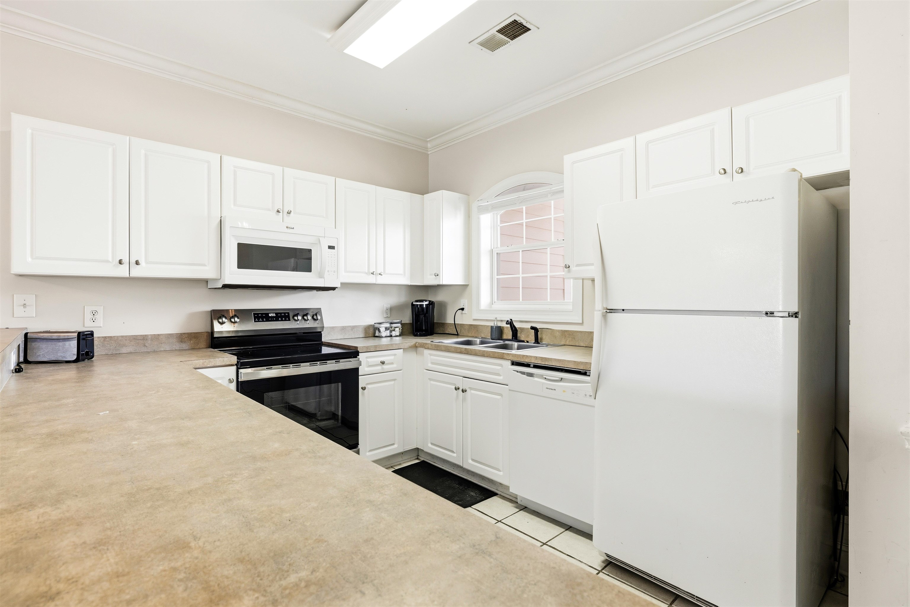 4878 Dahlia Ct. Property Photo 9
