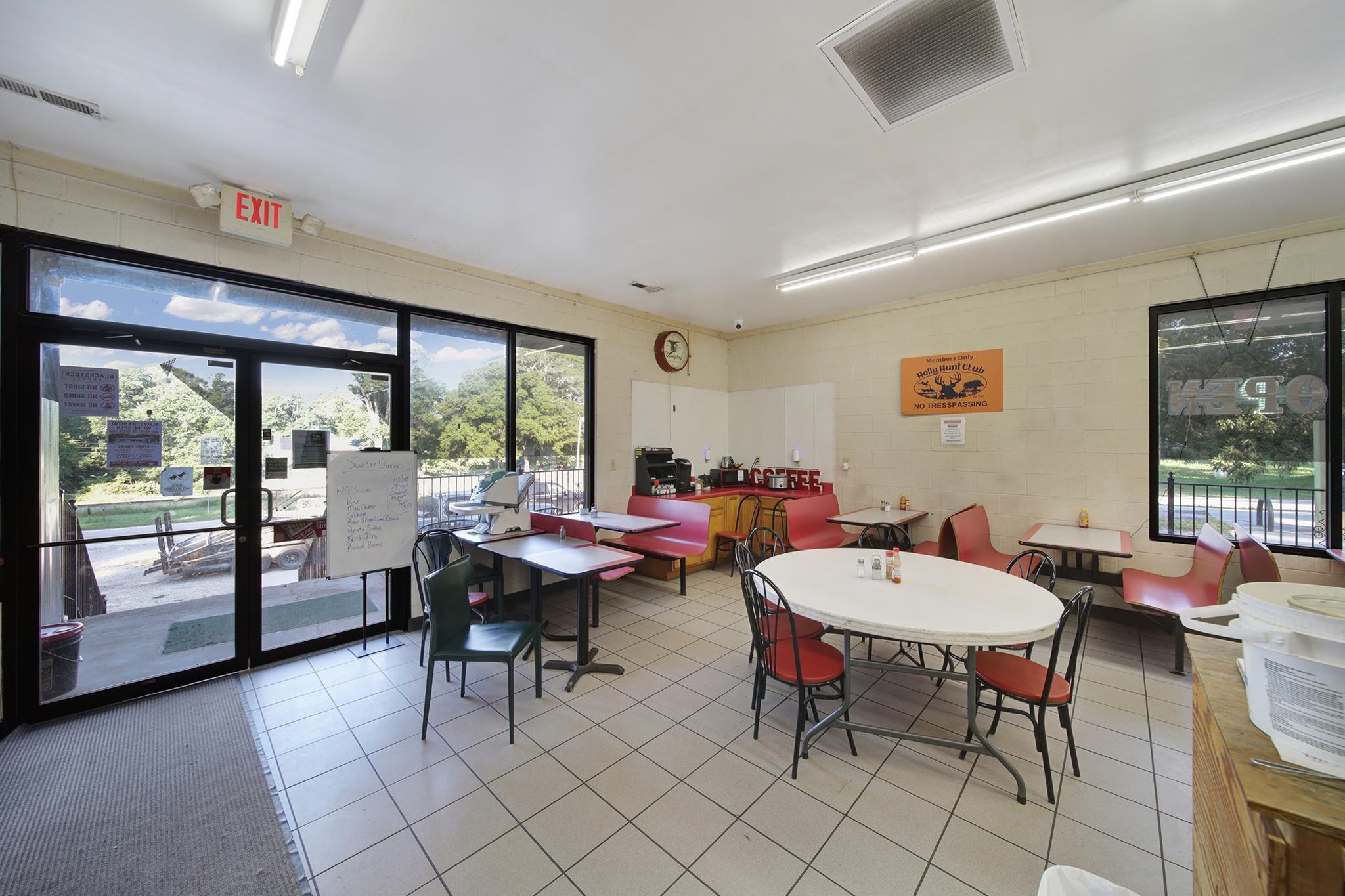 1135 Durham Rd Property Photo 4