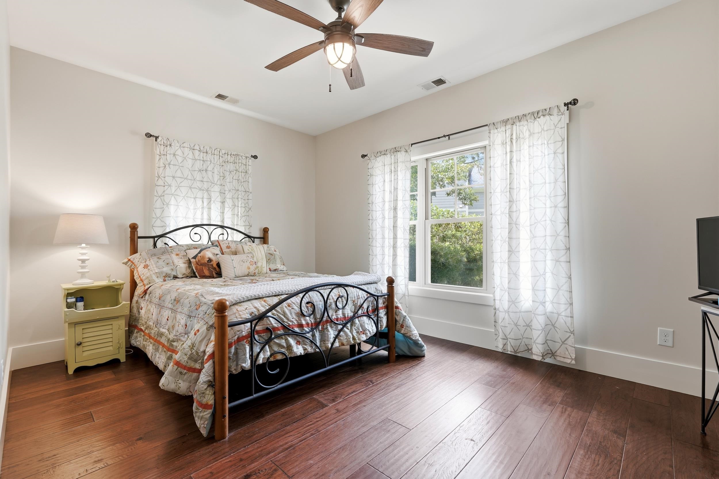 652 Whispering Pines Ct. Property Photo 25