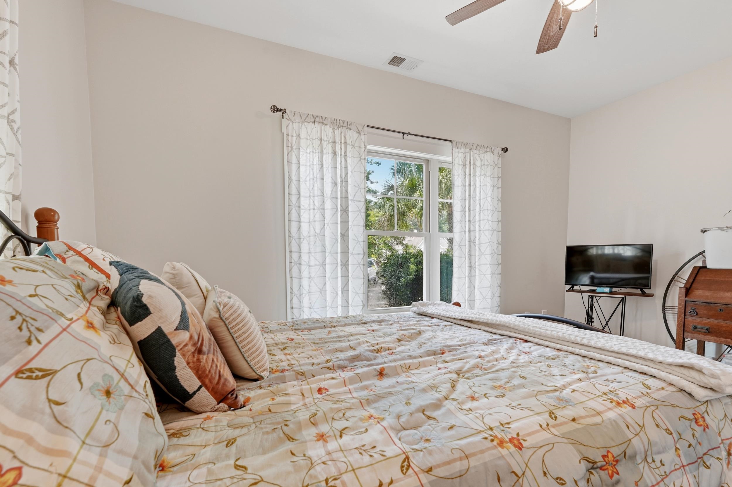 652 Whispering Pines Ct. Property Photo 25