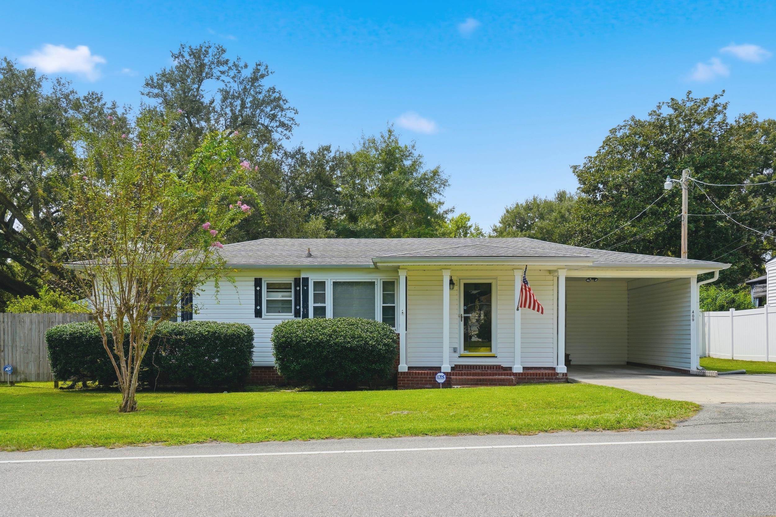 409 Palmetto St. Property Photo 2