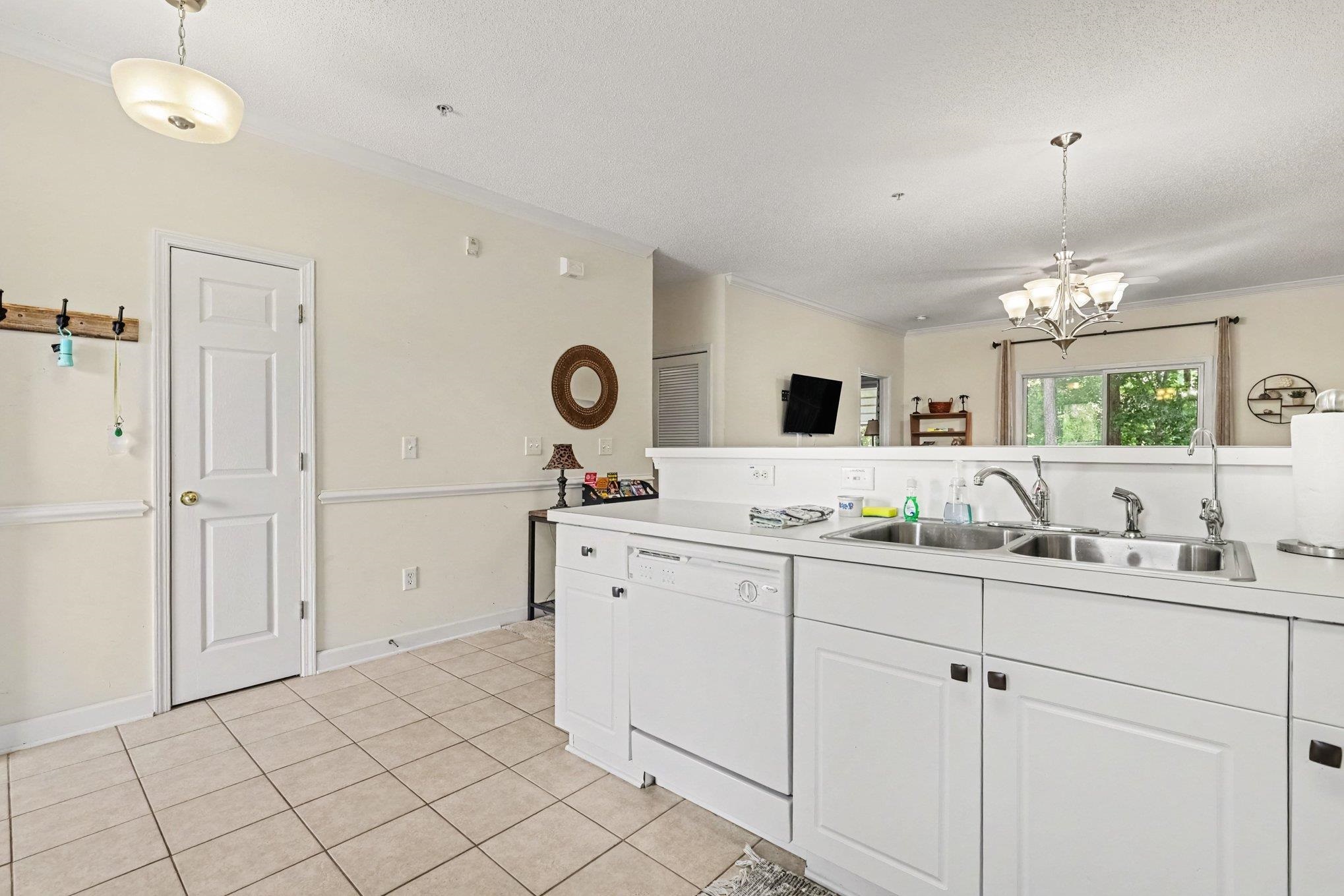 6253 Catalina Dr. Property Photo 12