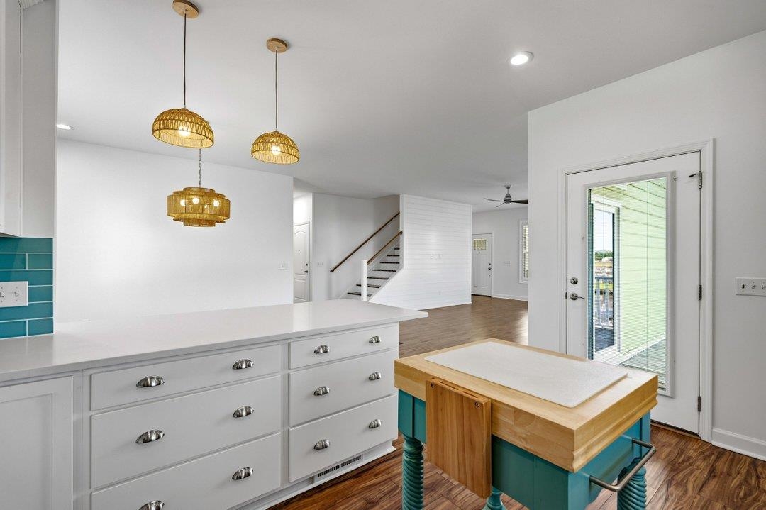 208 Vista Dr. Property Photo 9
