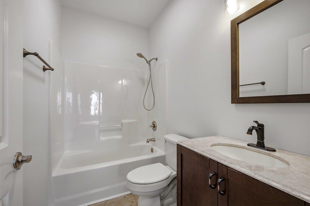 208 Vista Dr. Property Photo 18