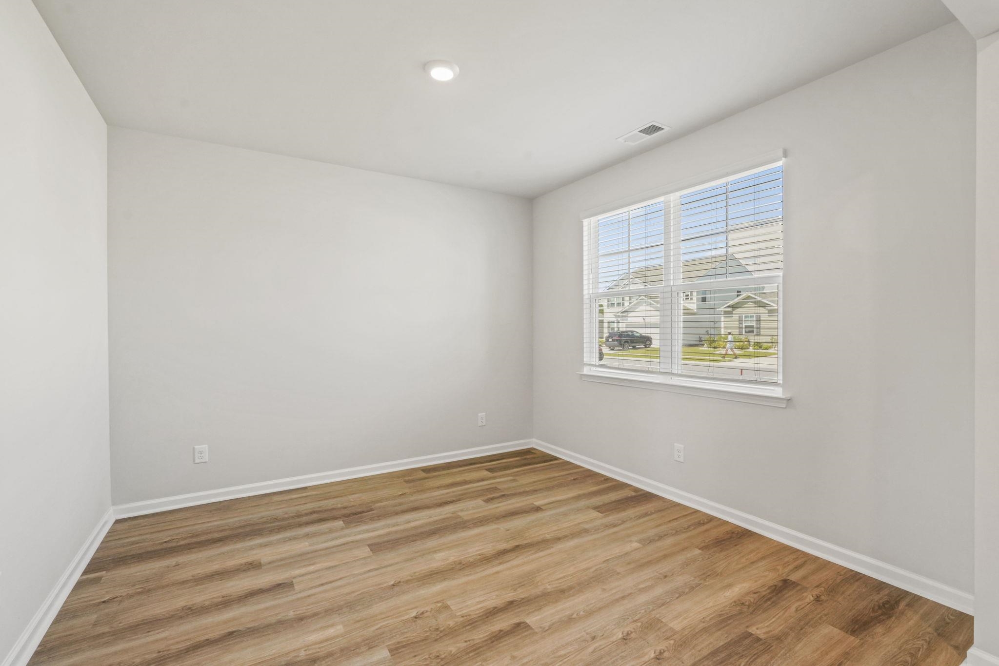 219 Londonshire Dr. Property Photo 4