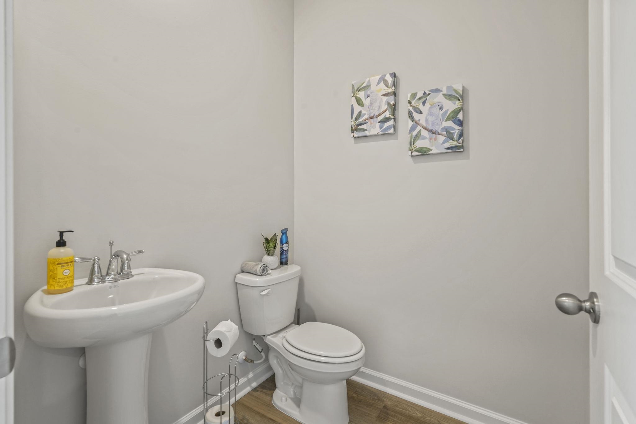 219 Londonshire Dr. Property Photo 5