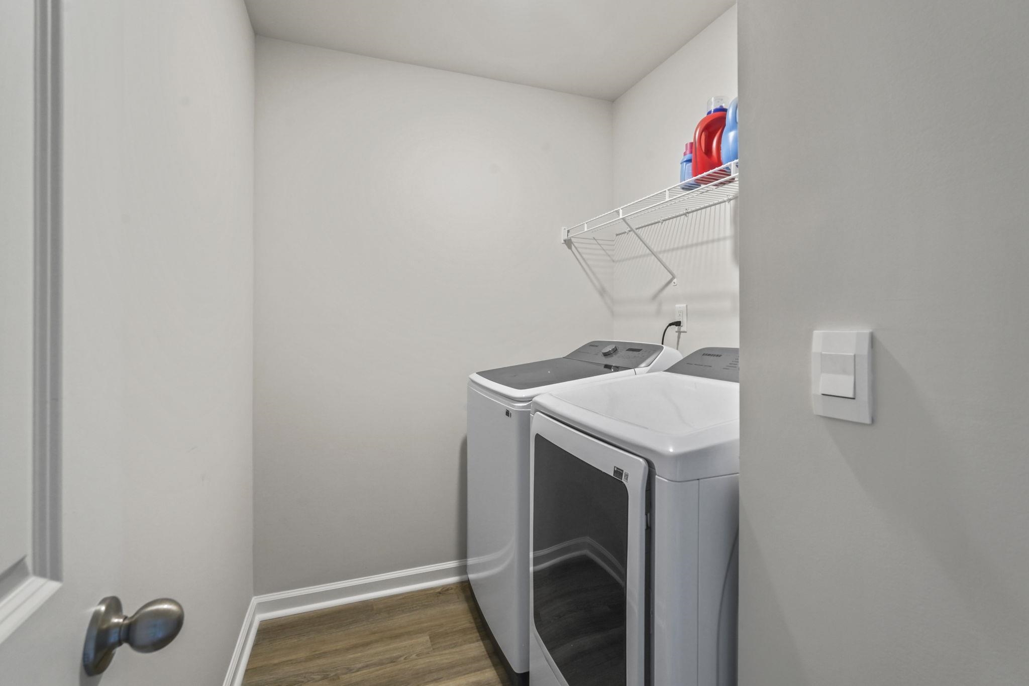 219 Londonshire Dr. Property Photo 27