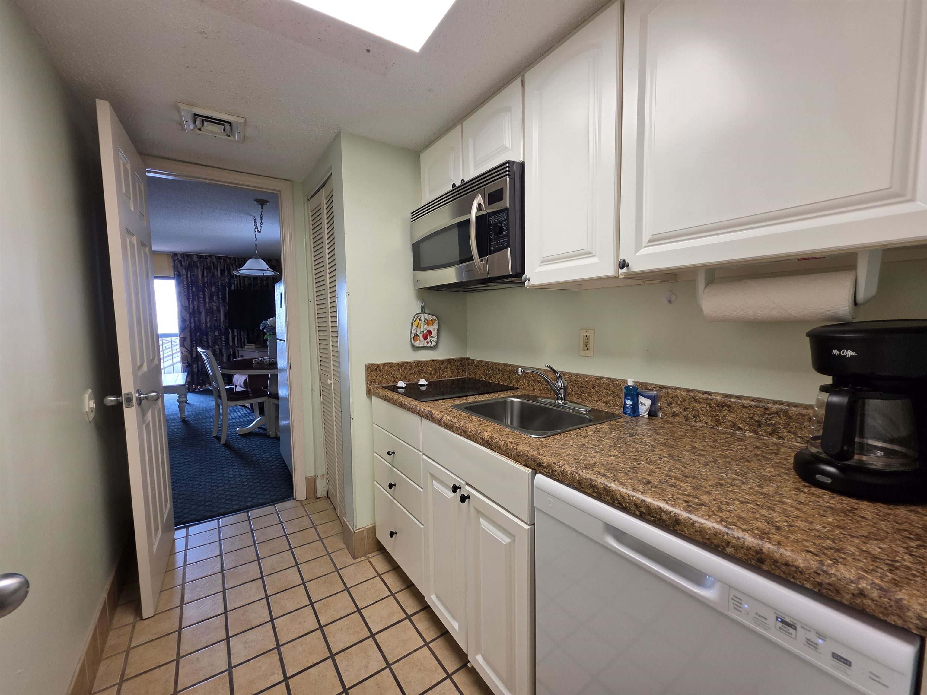 210 75th Ave N Property Photo 6