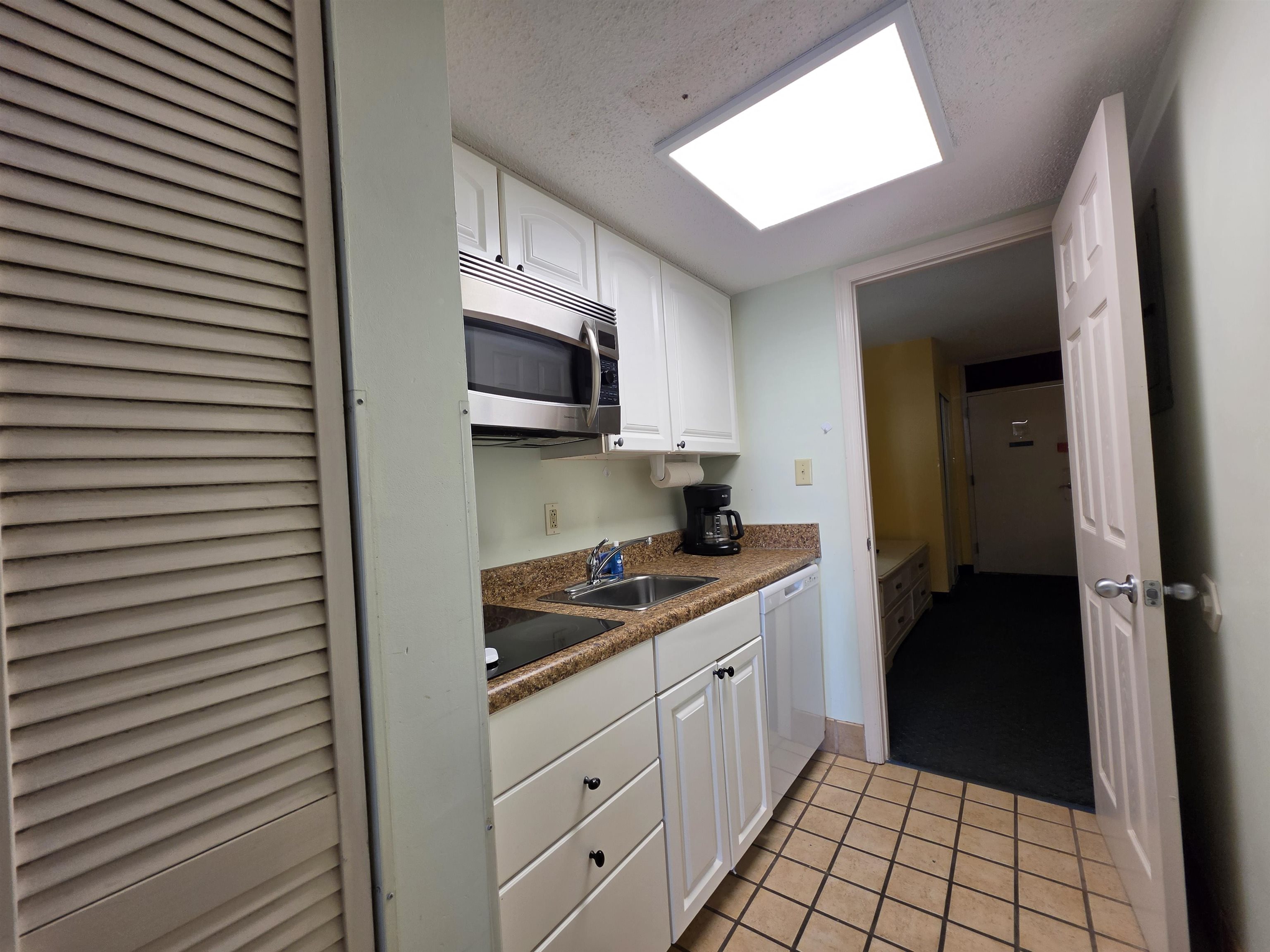210 75th Ave N Property Photo 7
