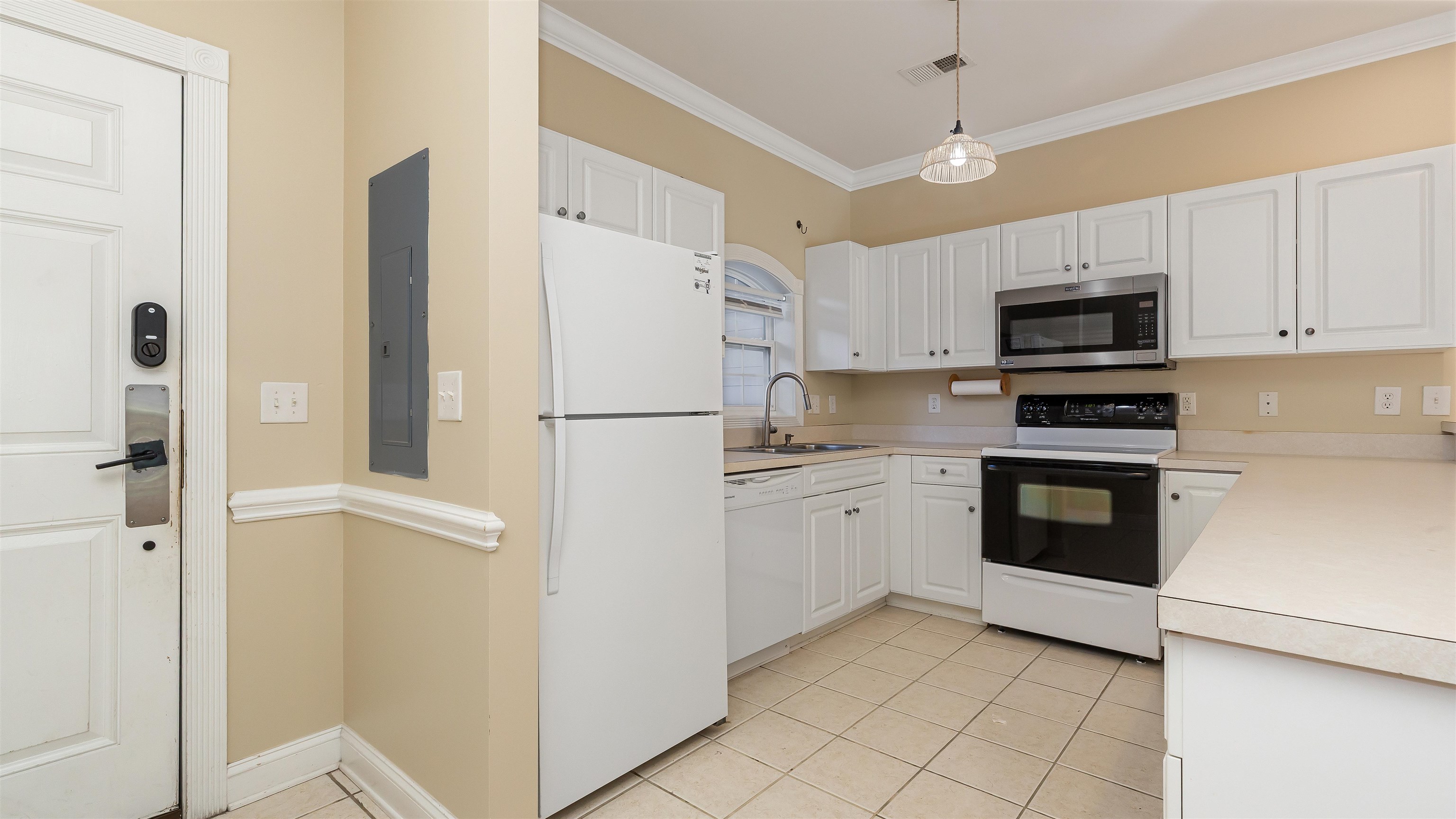 4880 Dahlia Ct. Property Photo 3