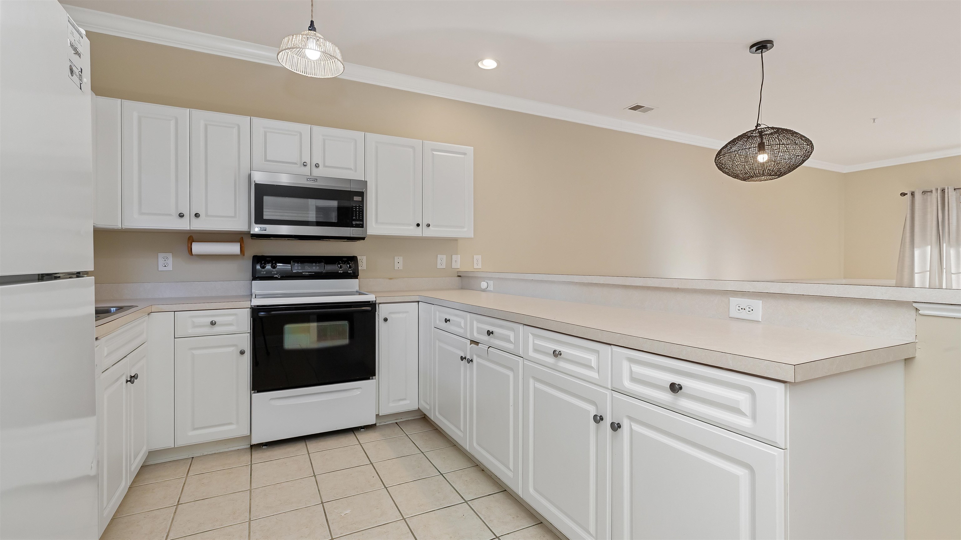4880 Dahlia Ct. Property Photo 4