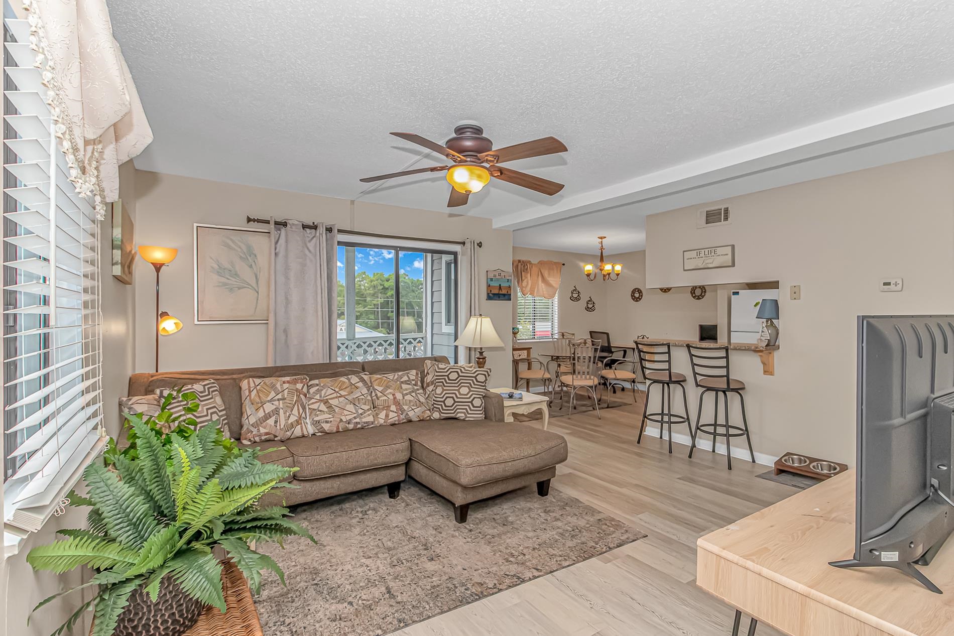 10168 Beach Dr. Property Photo 4