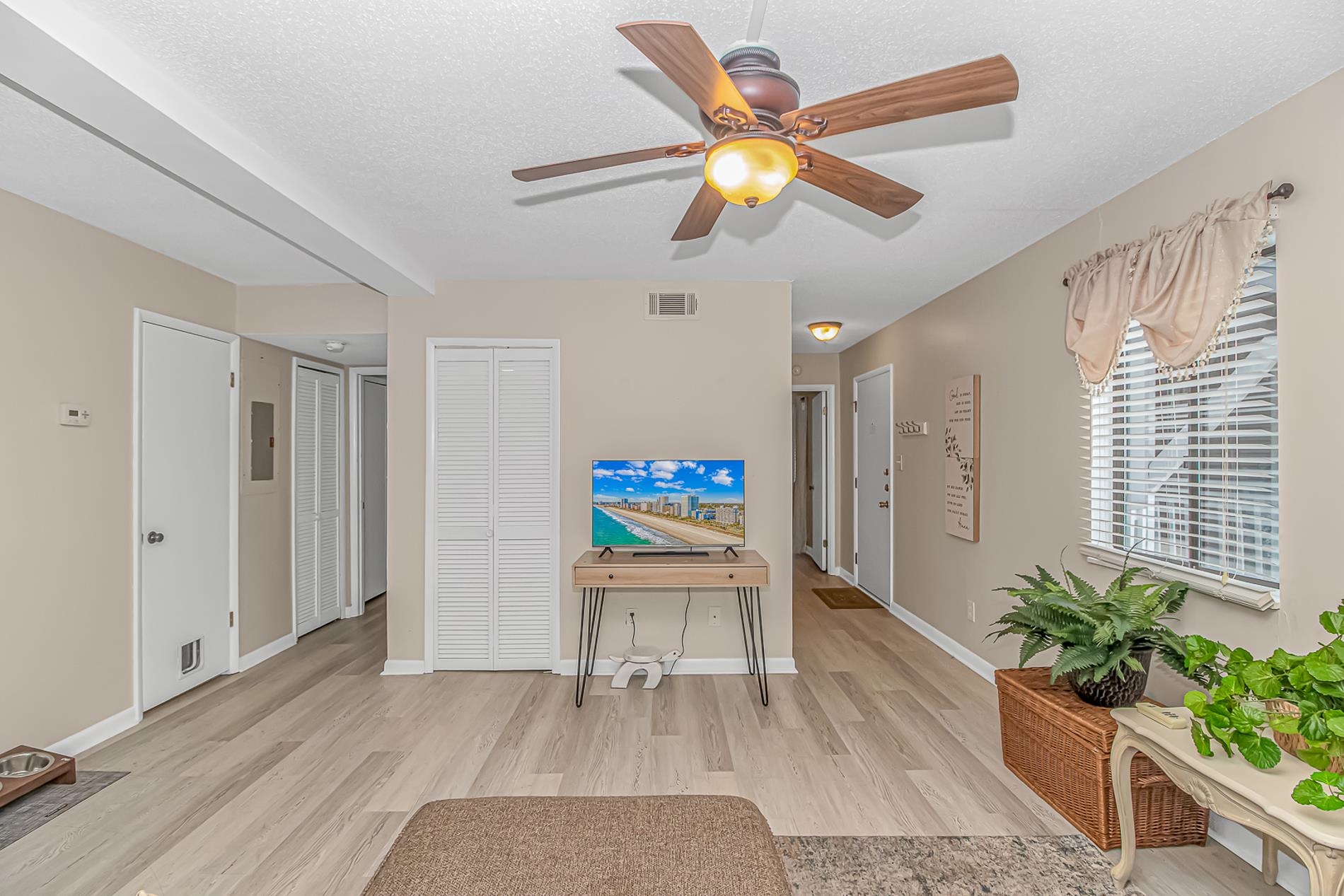 10168 Beach Dr. Property Photo 6