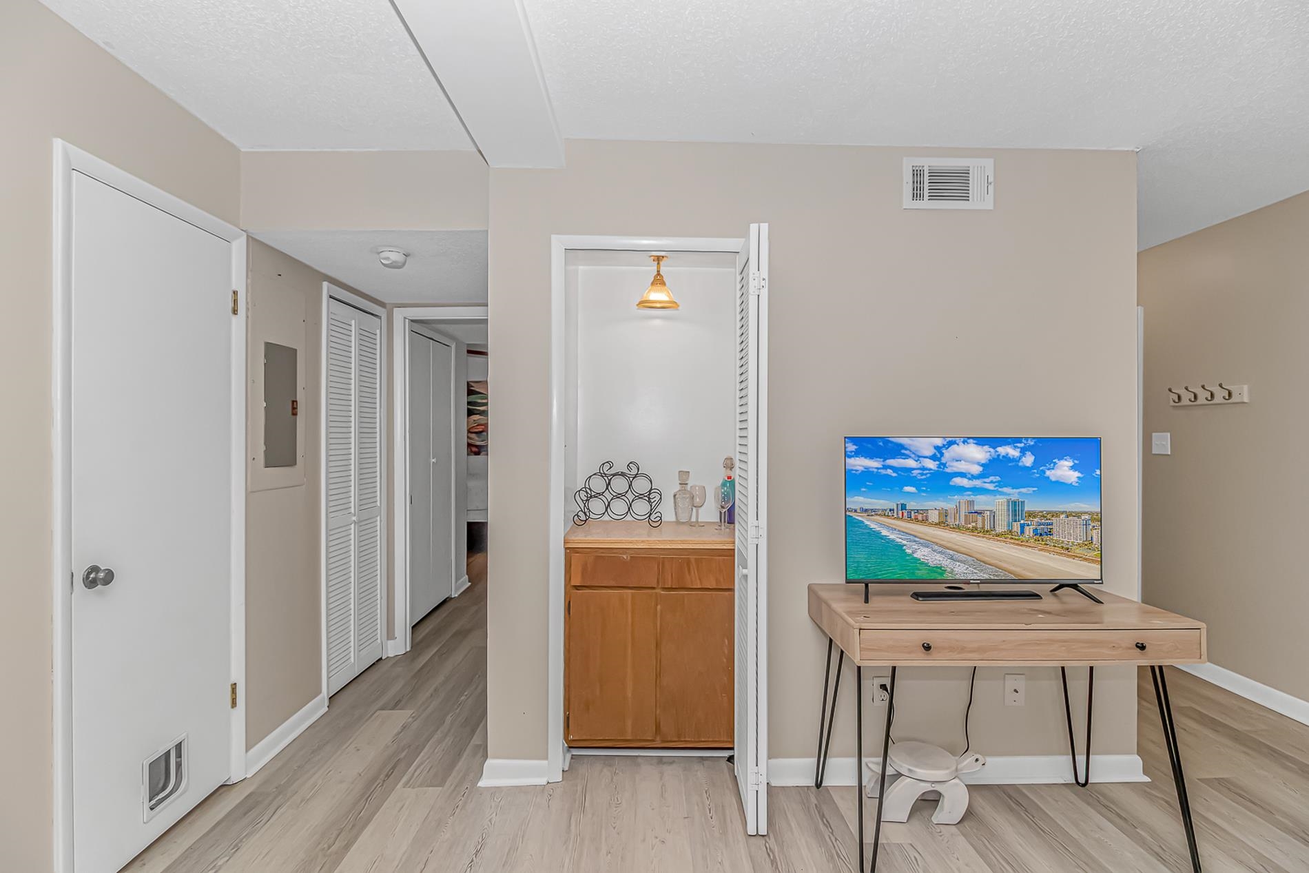 10168 Beach Dr. Property Photo 7