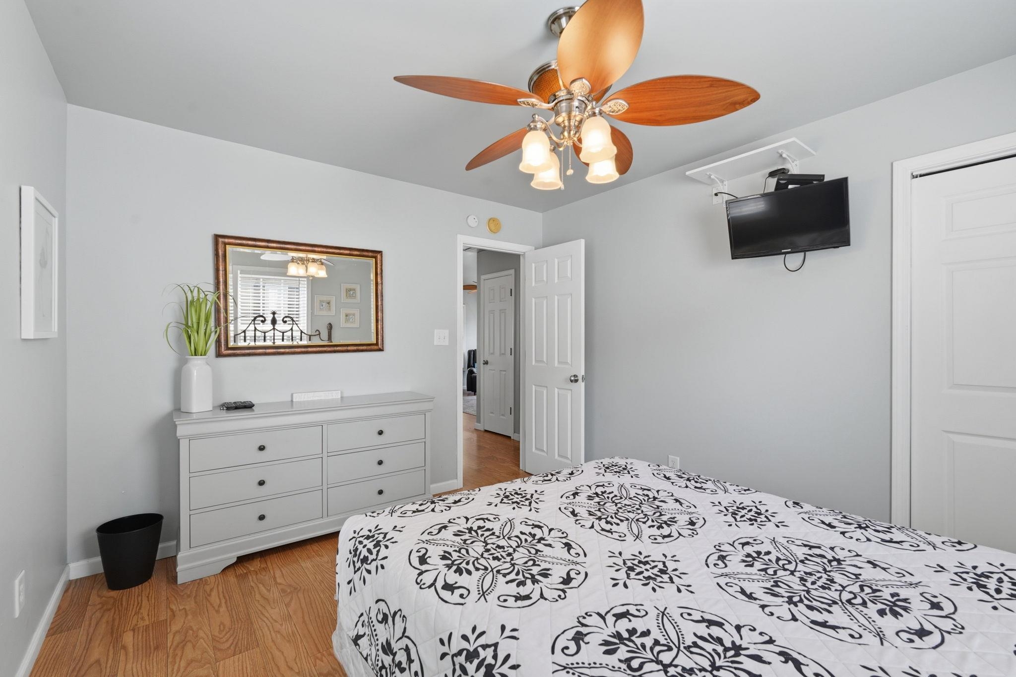 6001-8043 S Kings Hwy. Property Photo 19