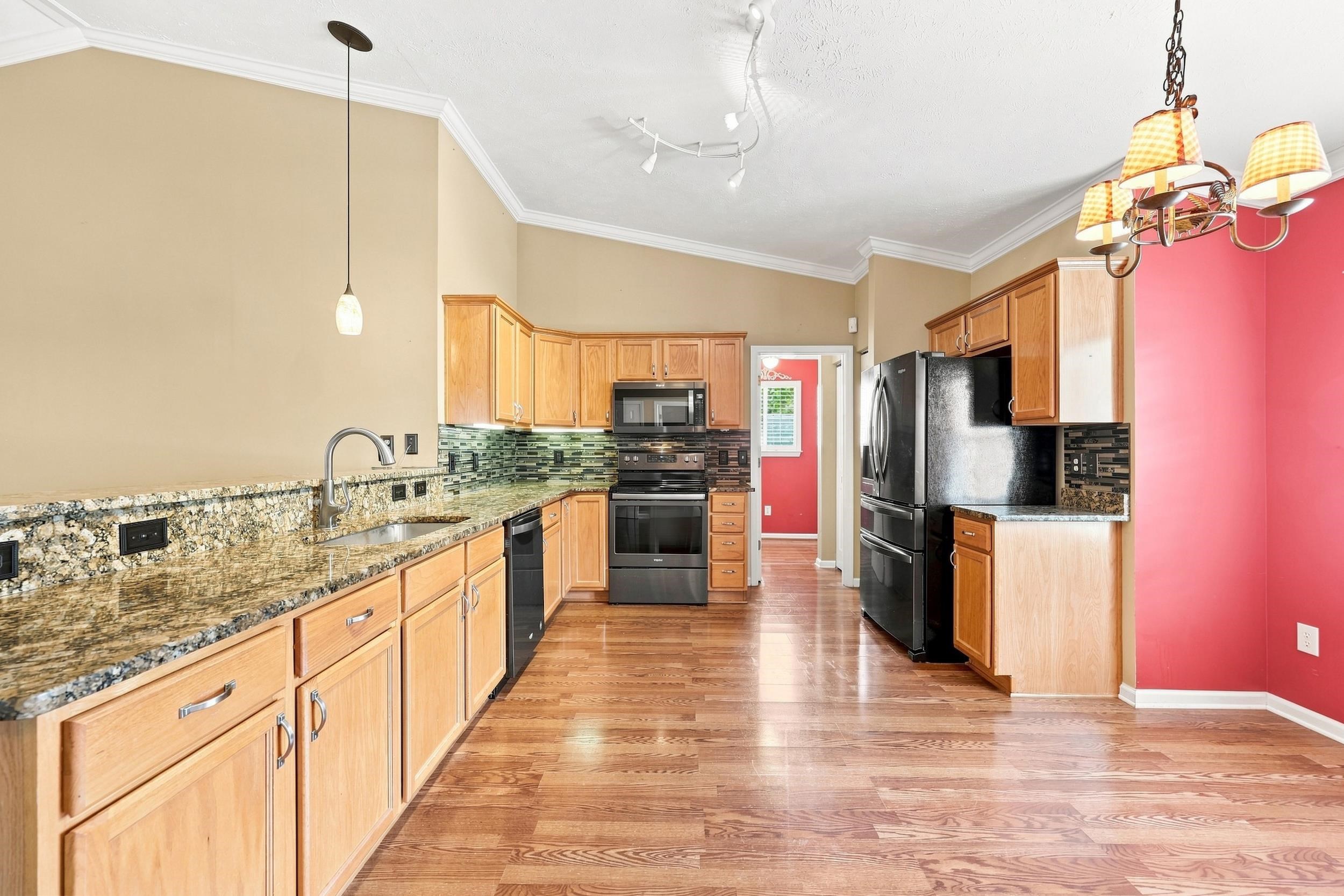 303 Vermillion Dr. Property Photo 10