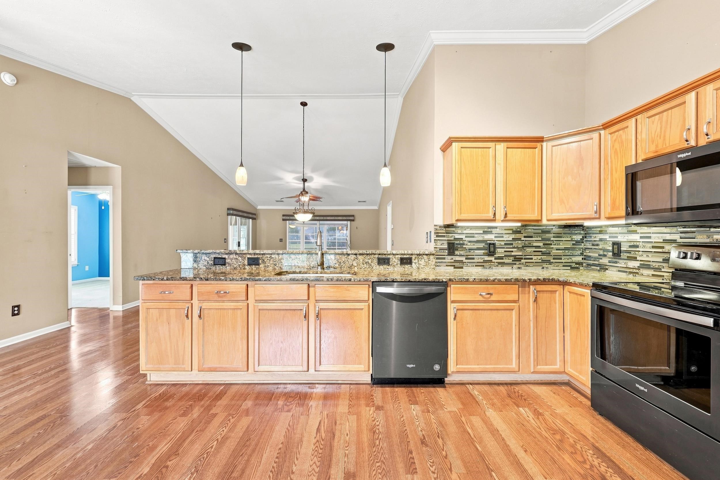 303 Vermillion Dr. Property Photo 11