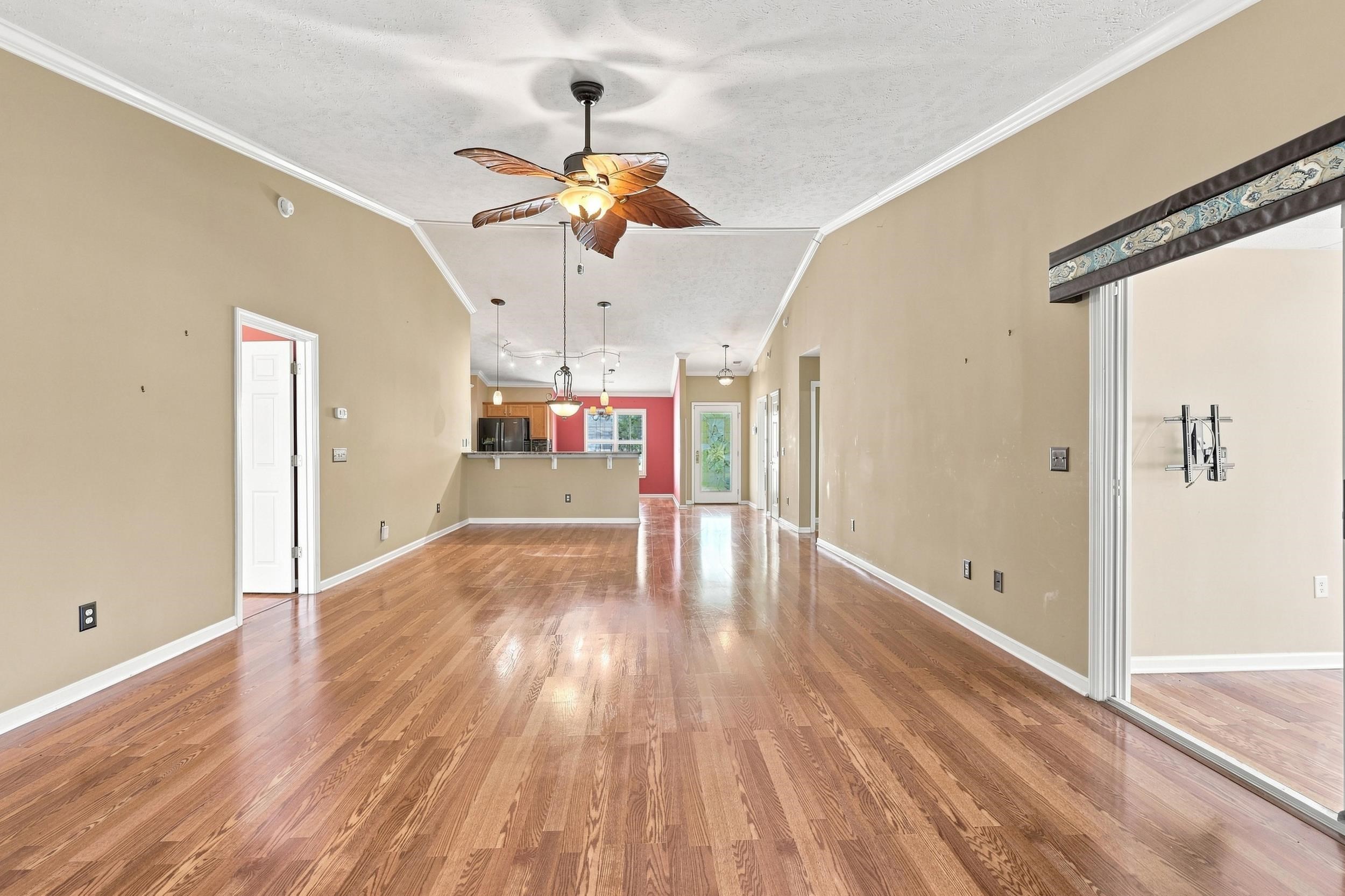 303 Vermillion Dr. Property Photo 18