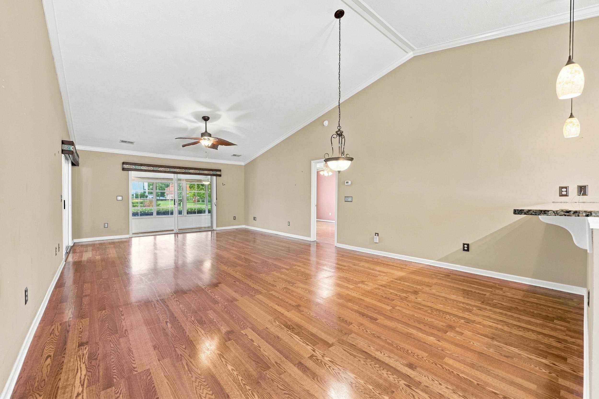 303 Vermillion Dr. Property Photo 20