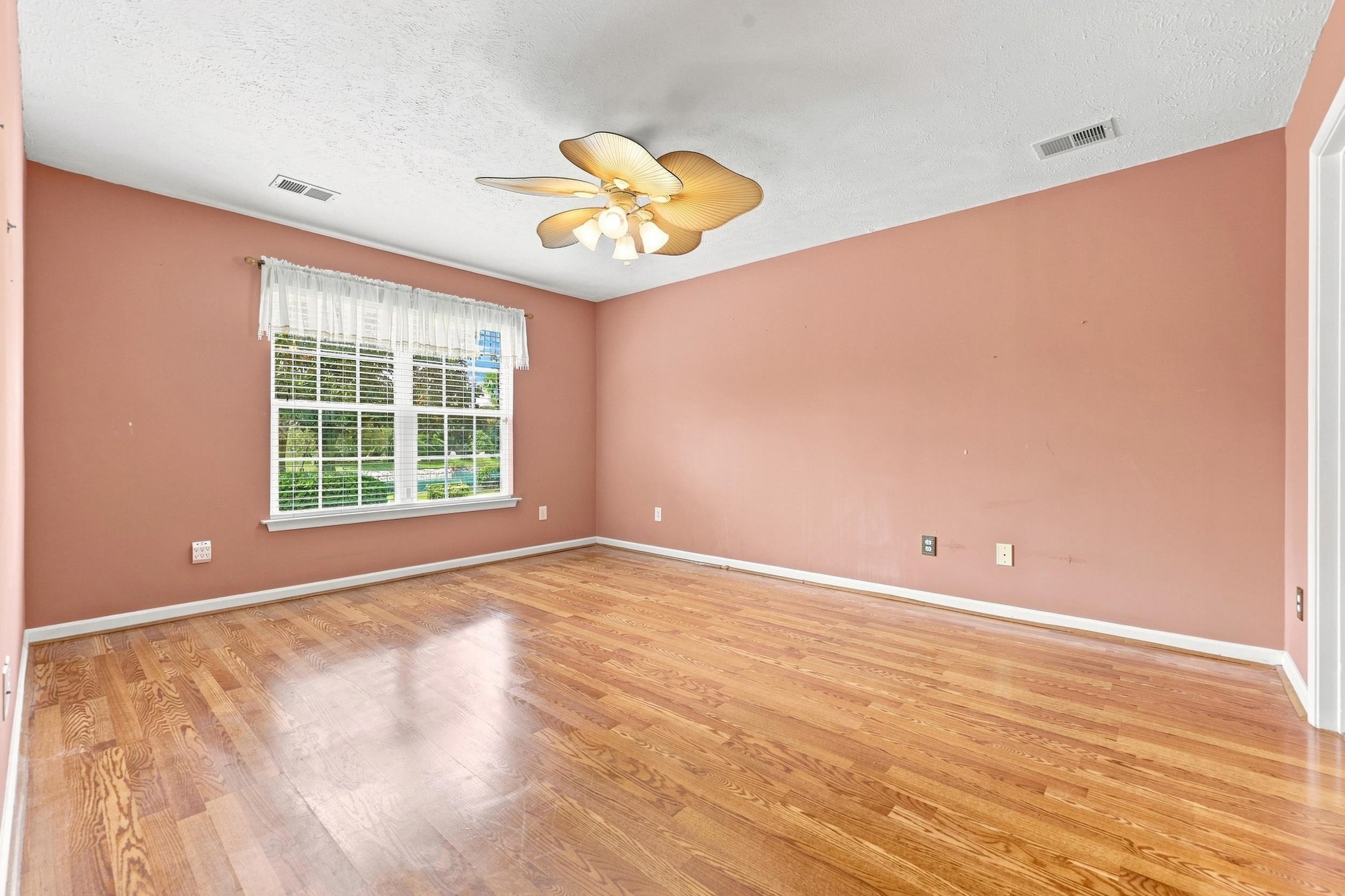 303 Vermillion Dr. Property Photo 24