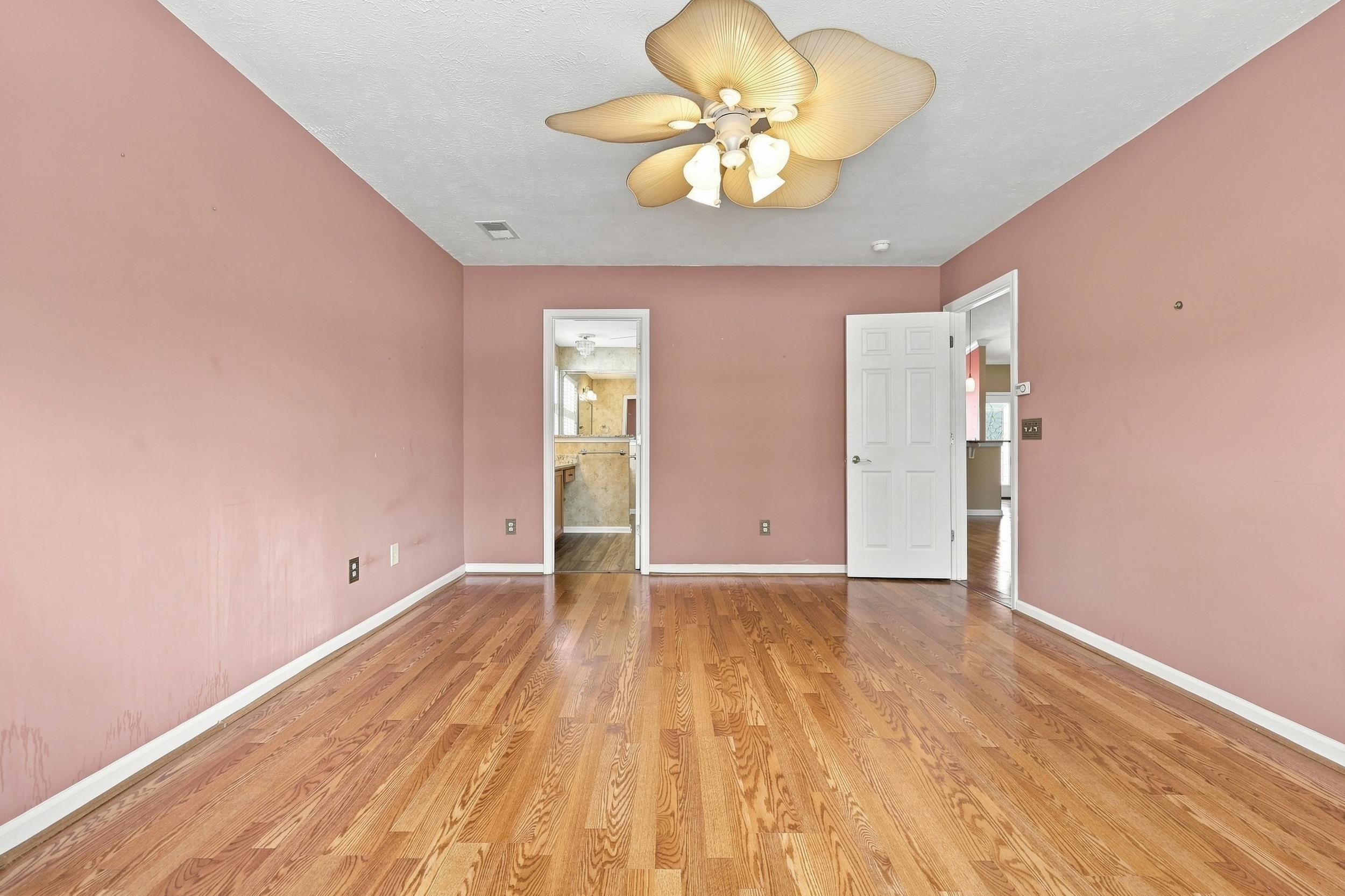 303 Vermillion Dr. Property Photo 25
