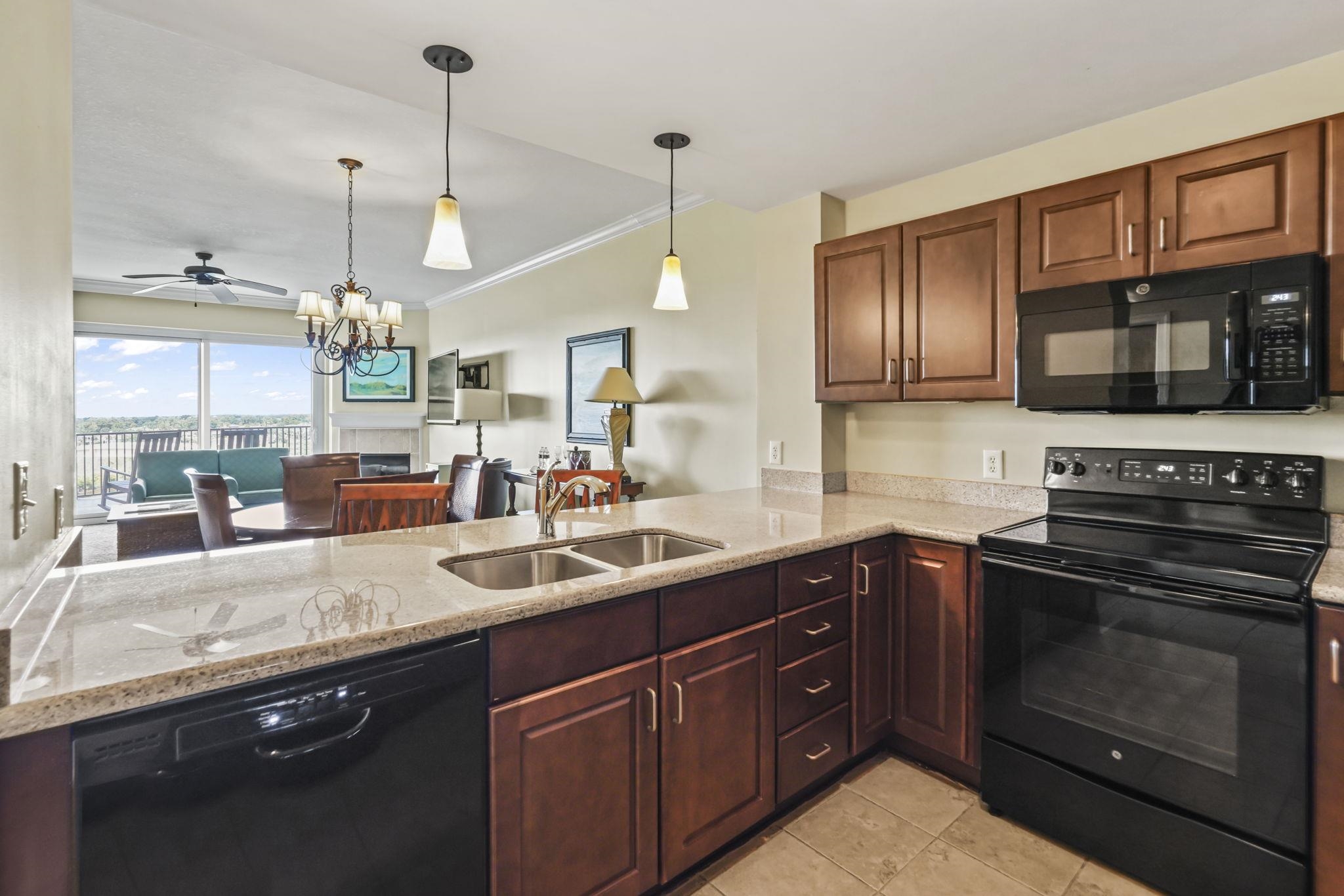 8121 Amalfi Pl. Property Photo 15