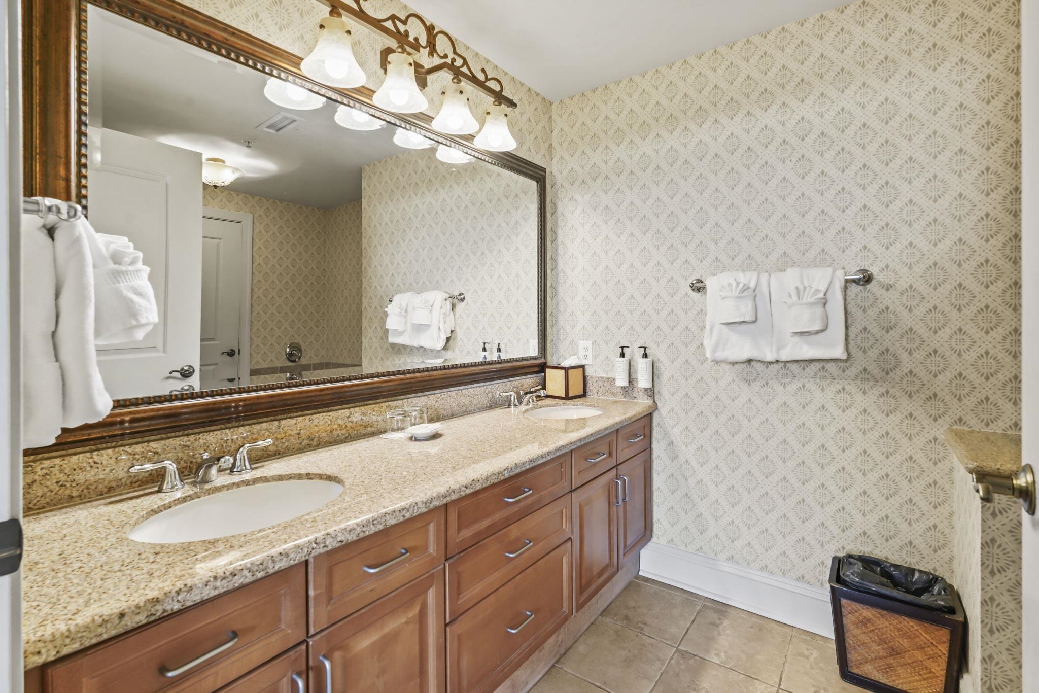 8121 Amalfi Pl. Property Photo 19