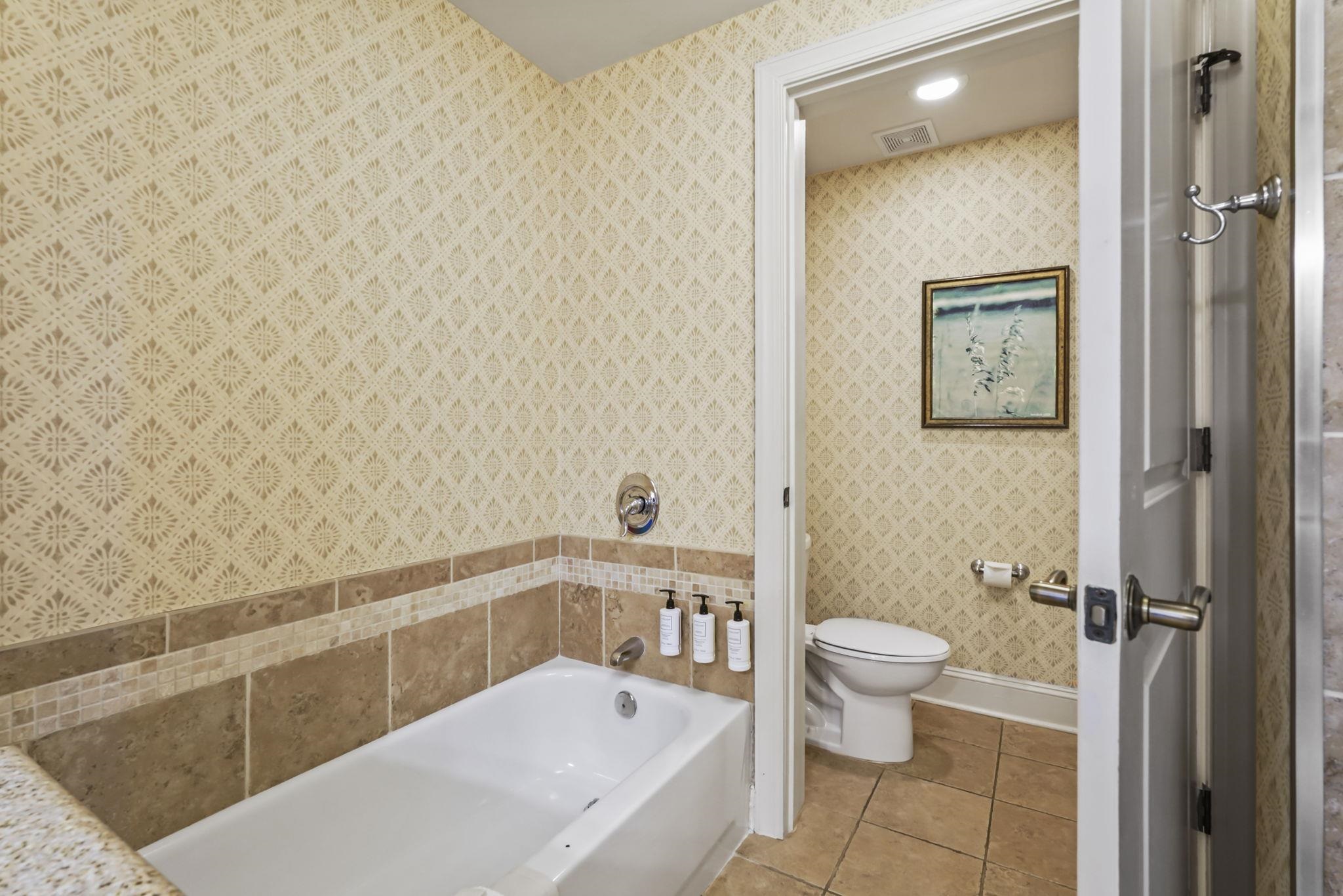 8121 Amalfi Pl. Property Photo 21