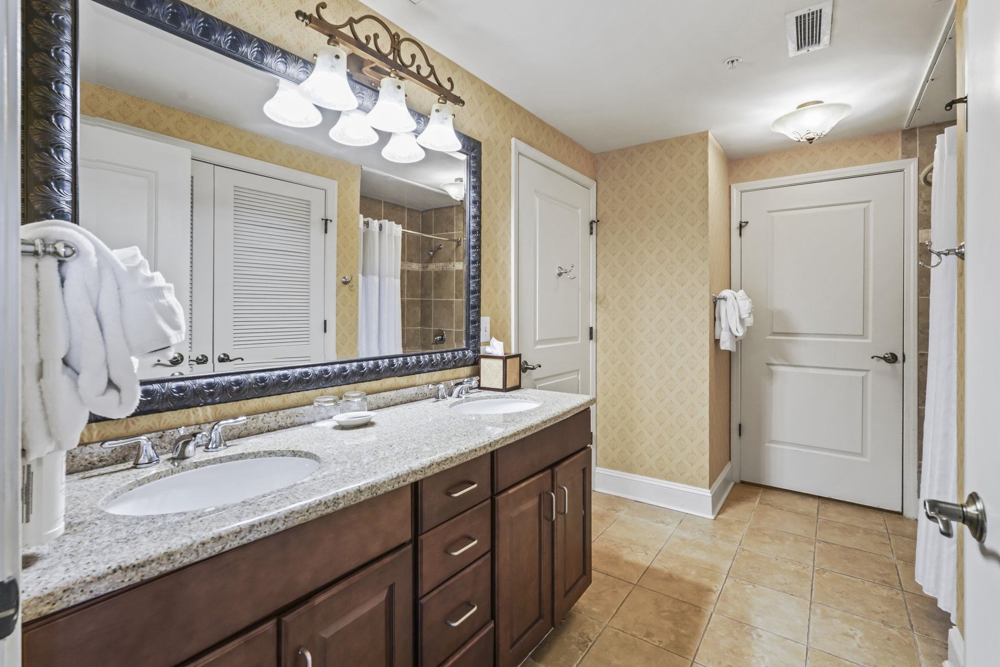 8121 Amalfi Pl. Property Photo 24
