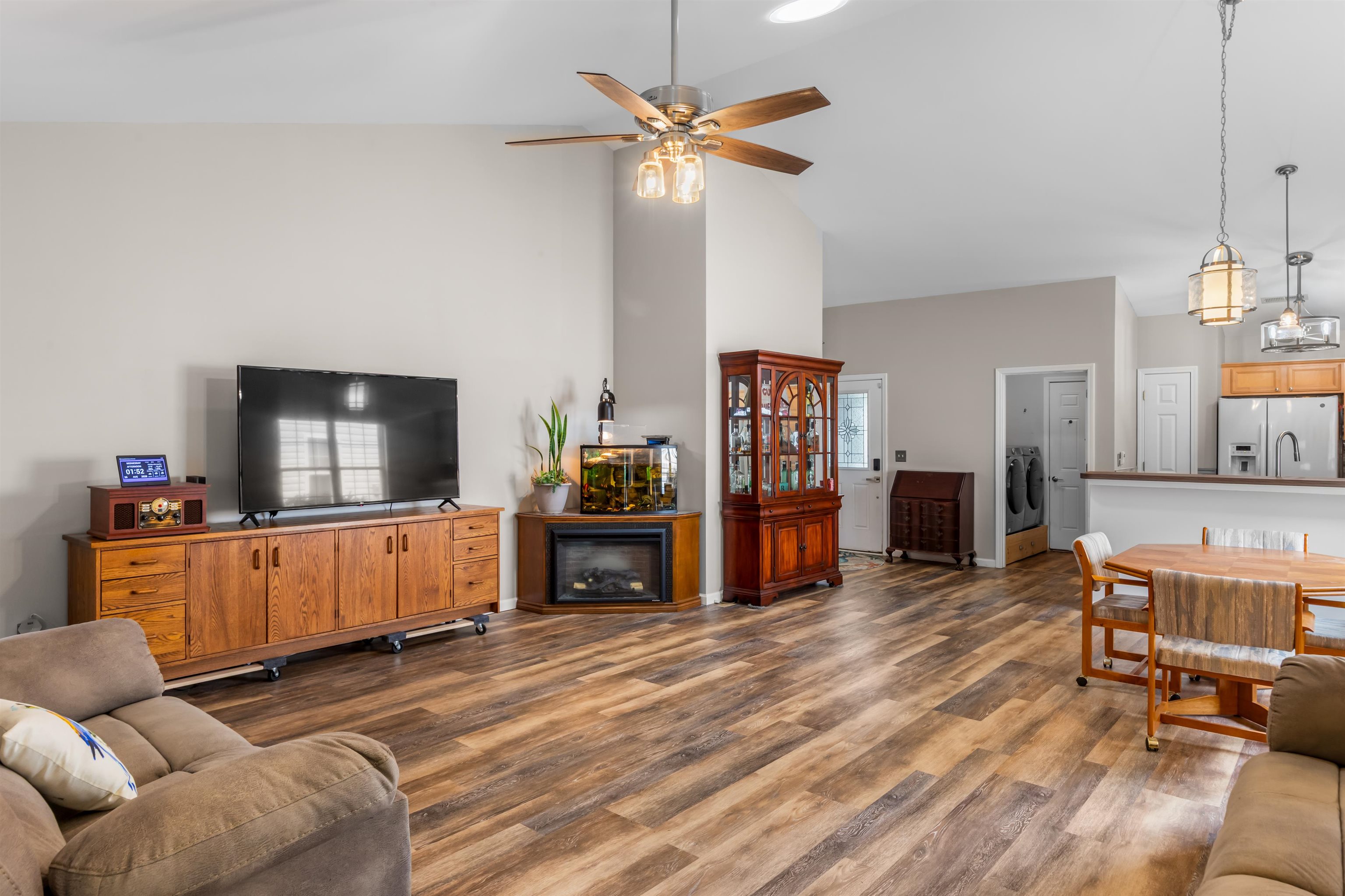 6479 Royal Pine Dr. Property Photo 6