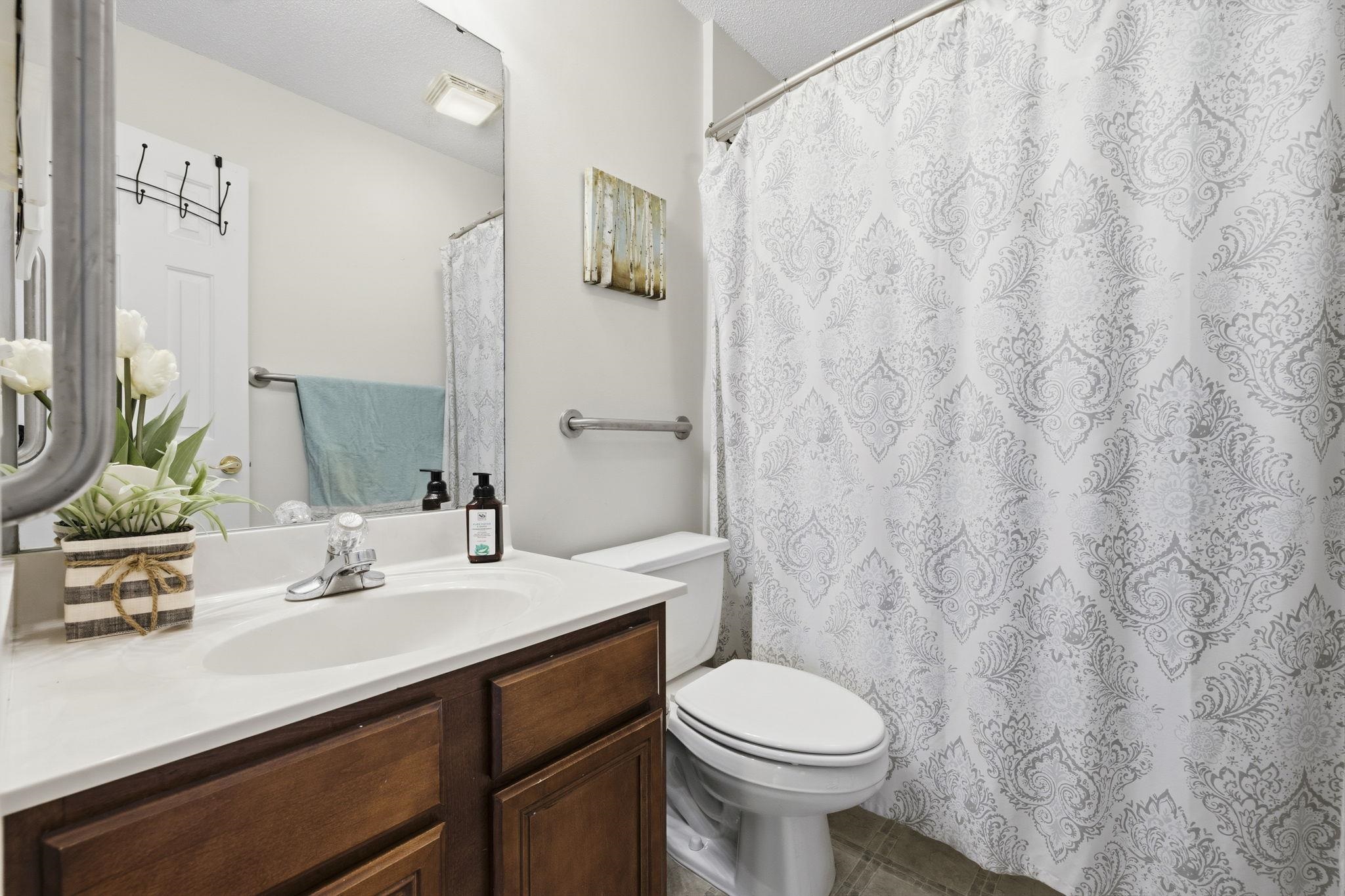 216 Collins Glen Dr. Property Photo 28