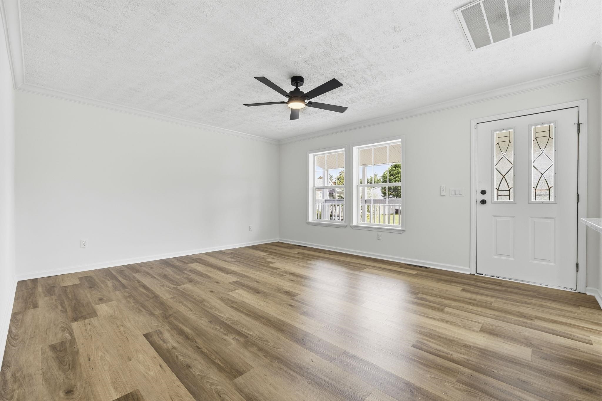 809 Larue Ct. Property Photo 6