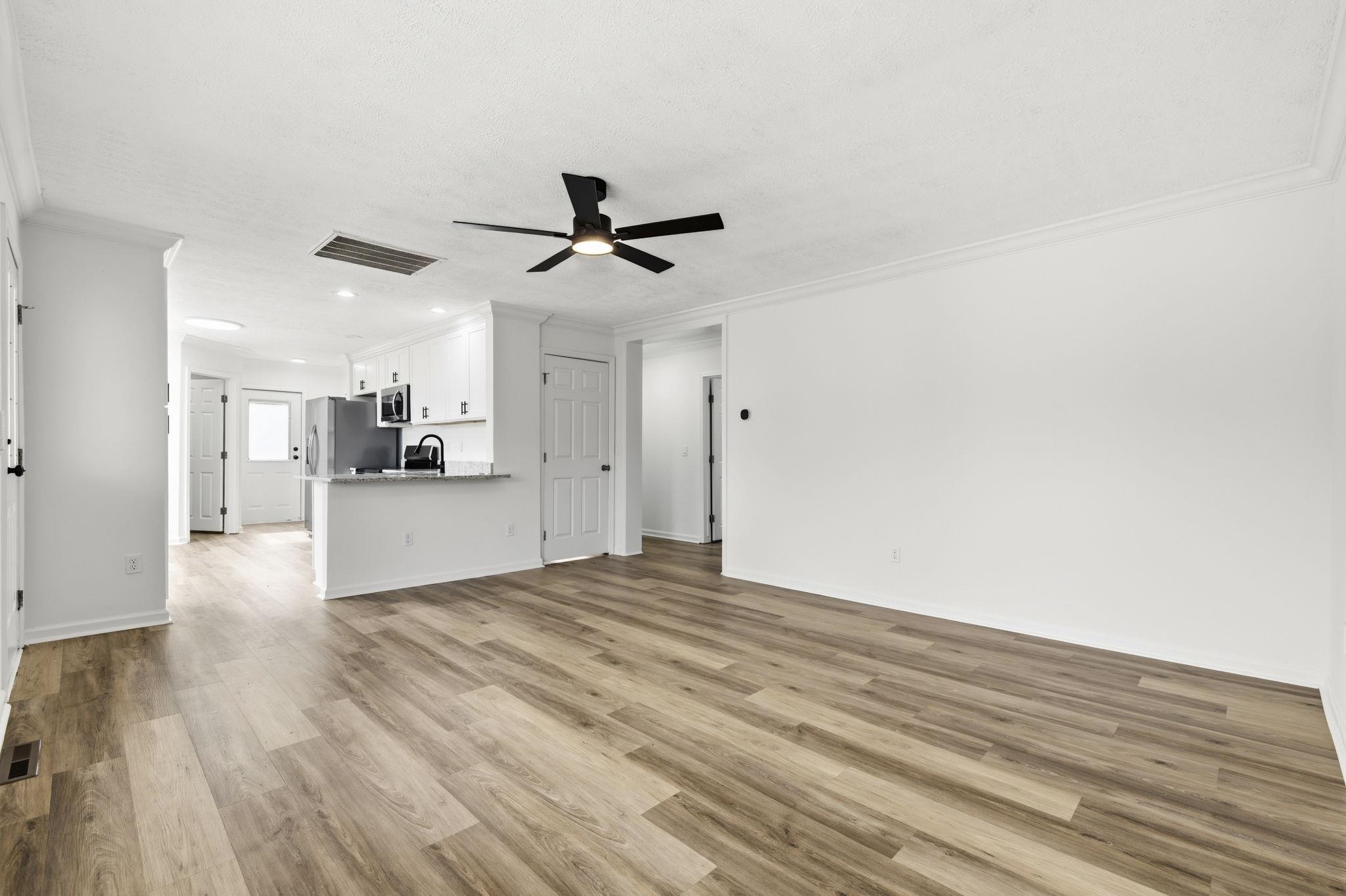 809 Larue Ct. Property Photo 8