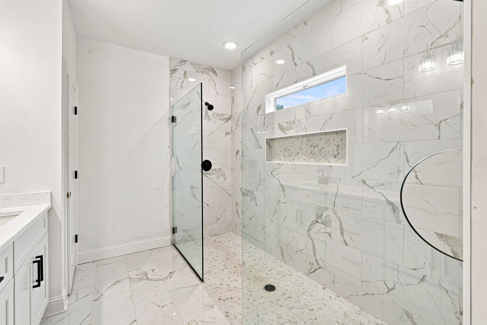 2033 Meadowood Ln. Property Photo 8