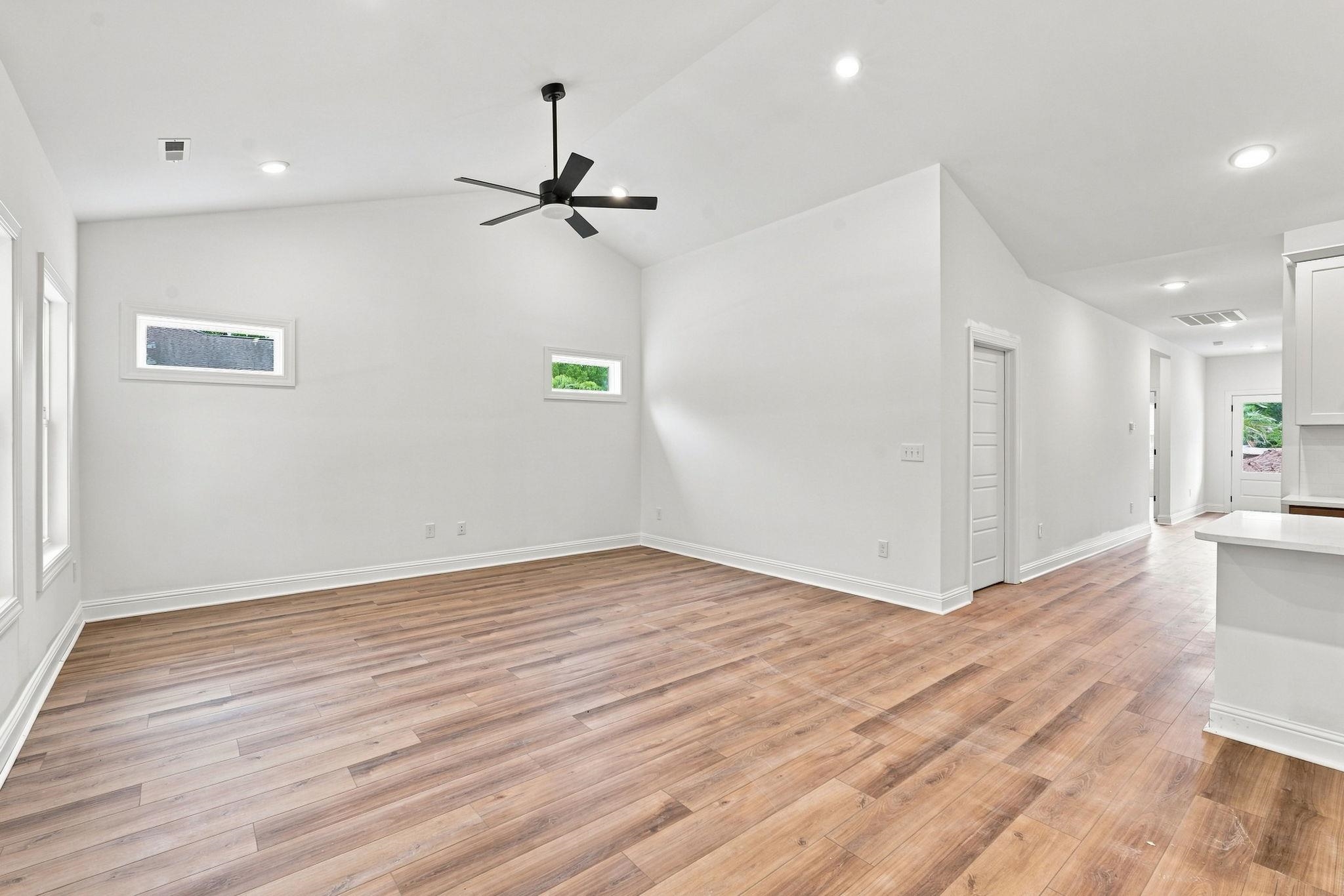 2033 Meadowood Ln. Property Photo 12