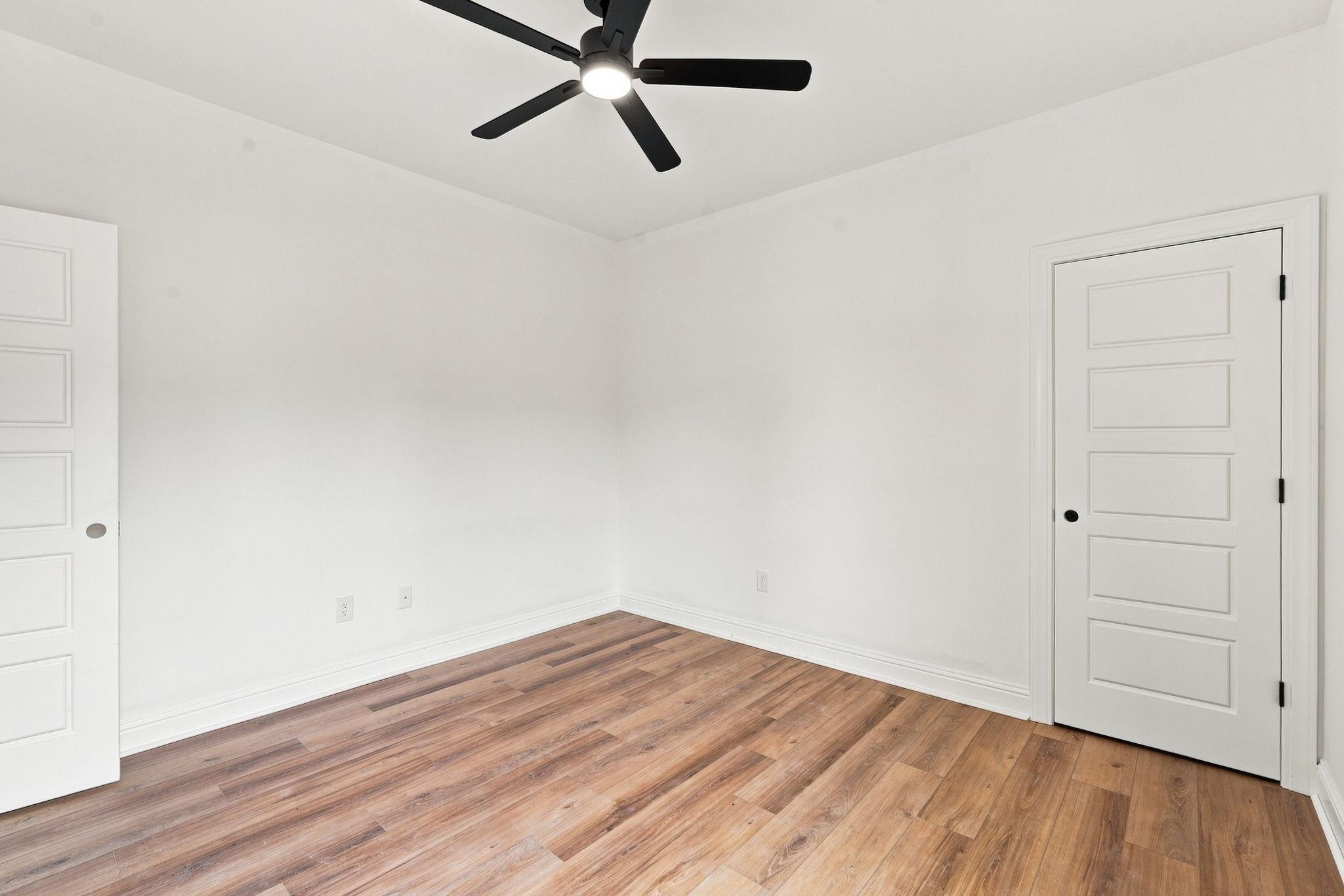 2033 Meadowood Ln. Property Photo 22