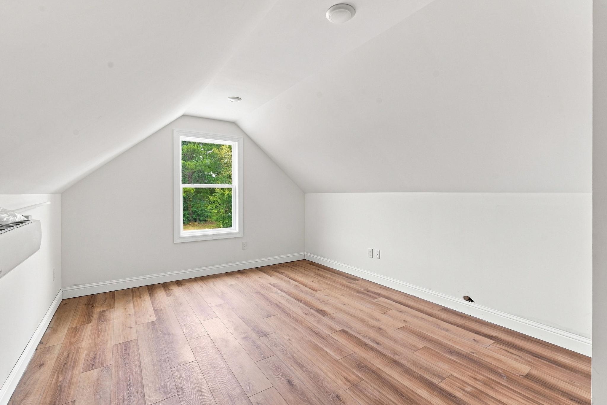 2033 Meadowood Ln. Property Photo 24
