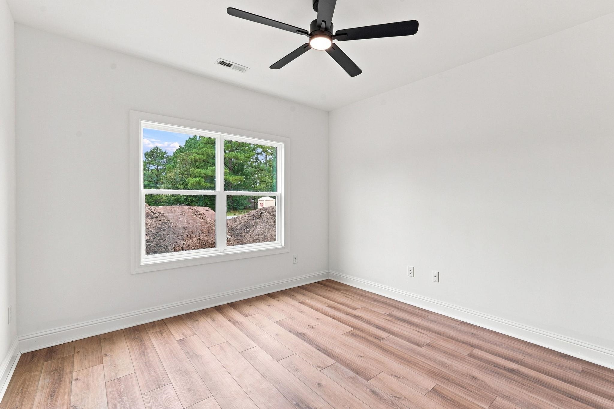 2033 Meadowood Ln. Property Photo 26