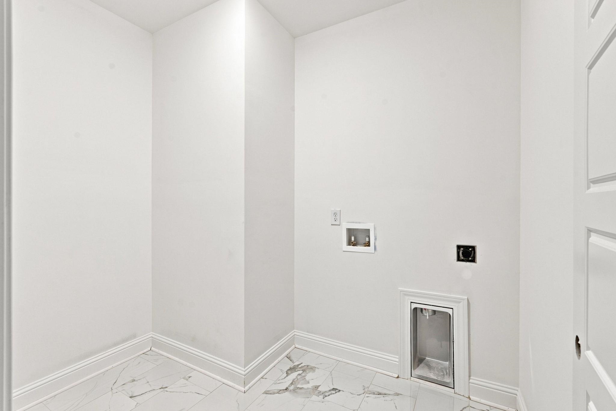 2033 Meadowood Ln. Property Photo 28