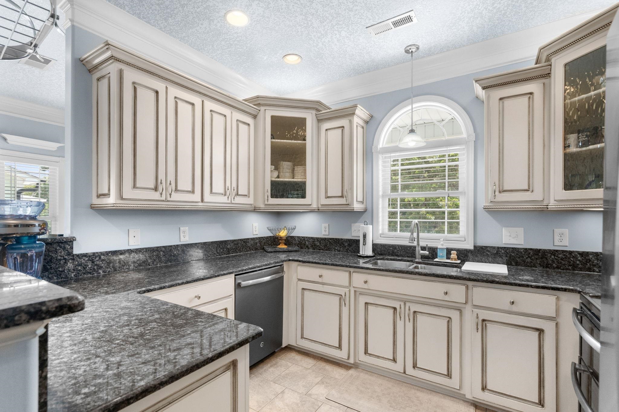6001-8022 S Kings Highway Property Photo 27