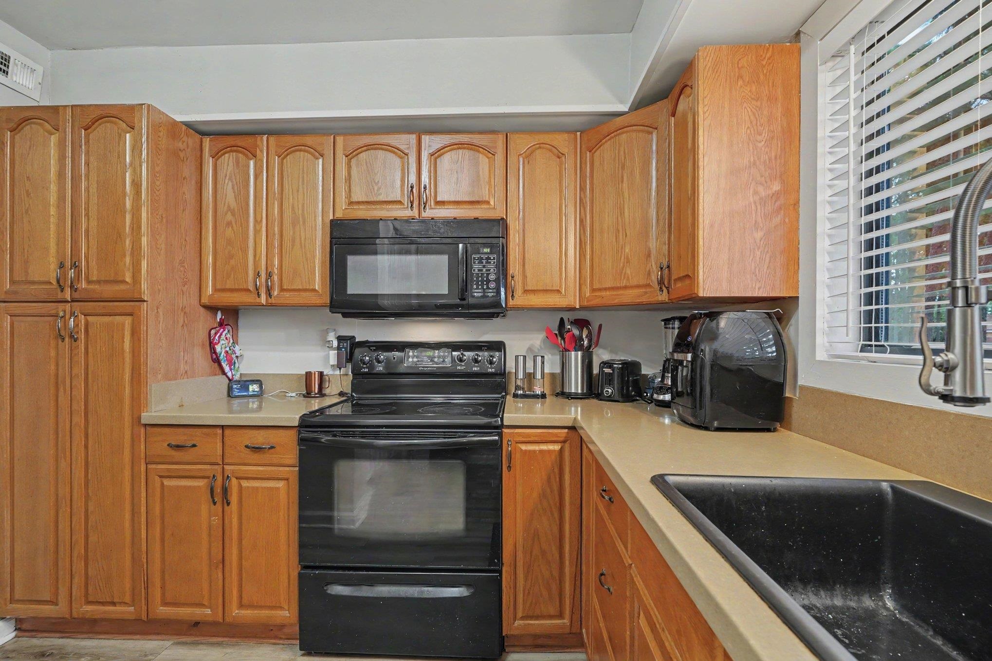 1833 Crooked Pine Dr. Property Photo 5