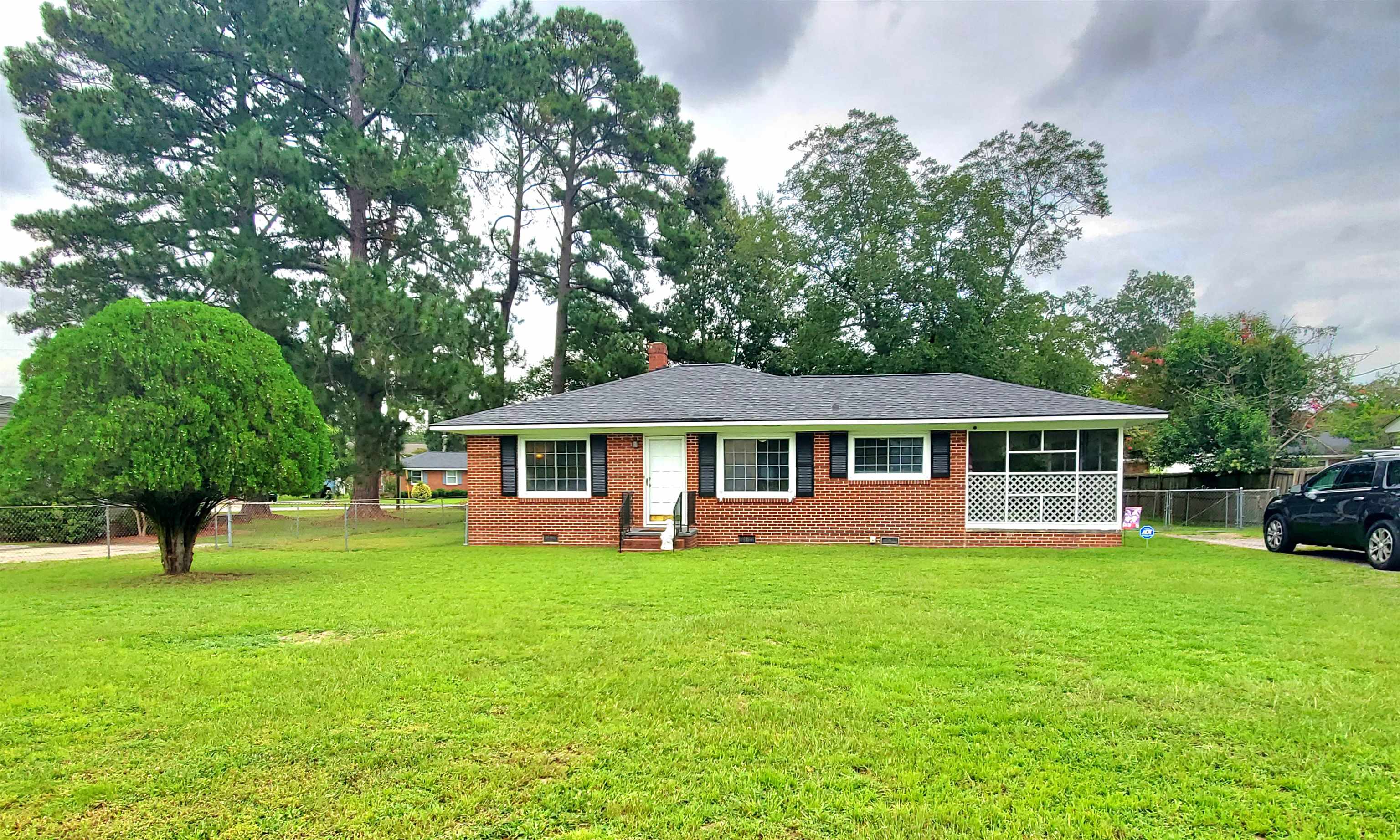 1402 Rollins Ave