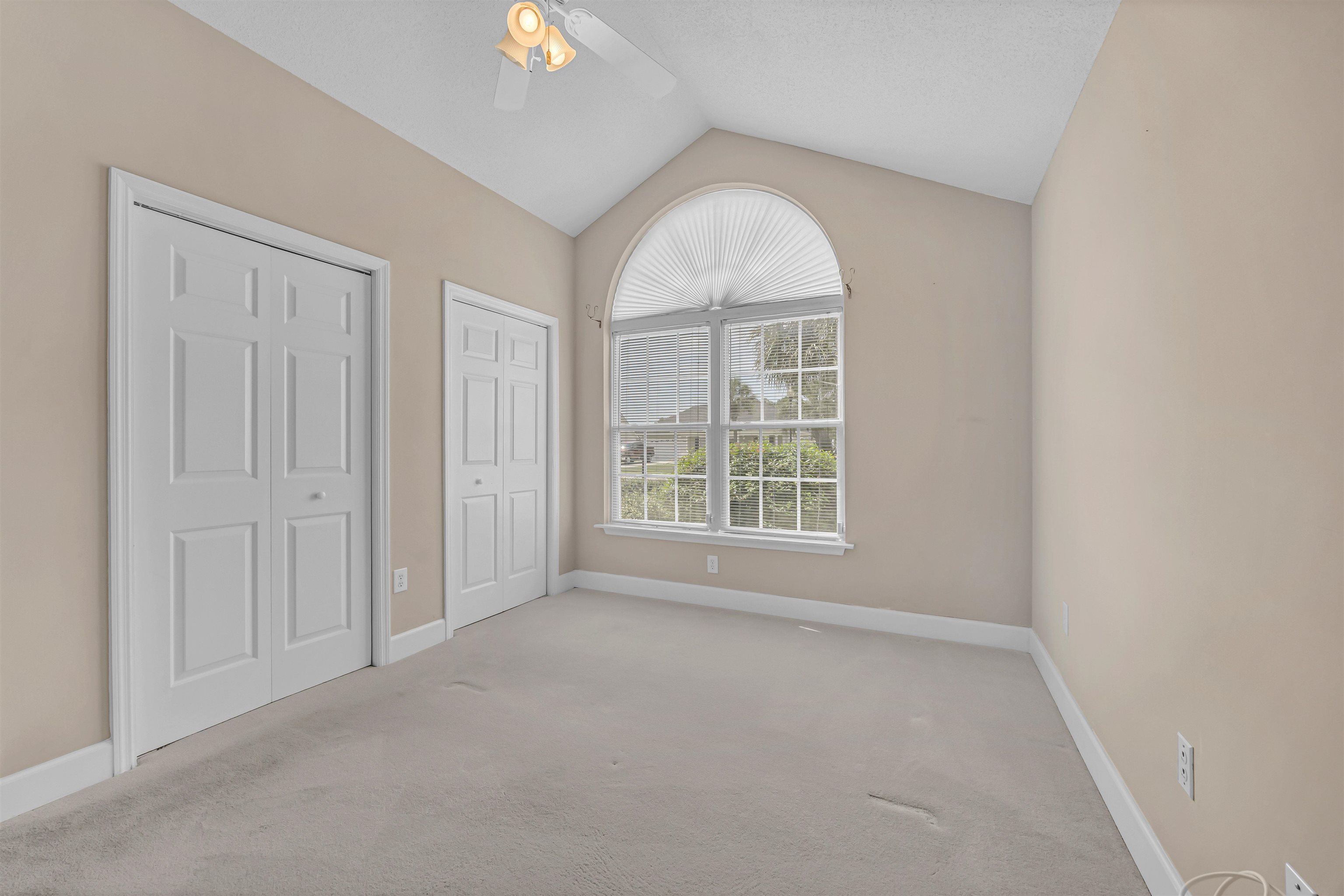 512 Hyacinth Dr. Property Photo 5