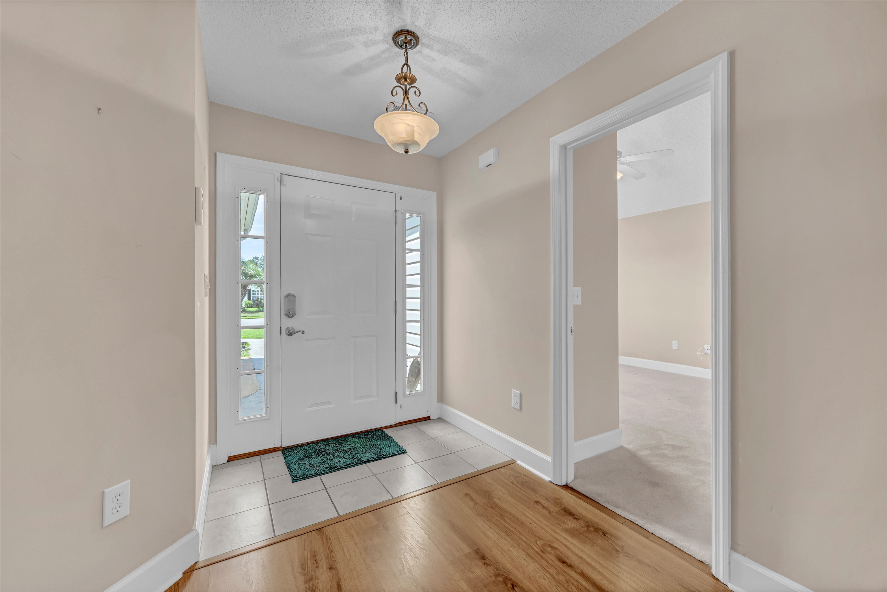 512 Hyacinth Dr. Property Photo 6
