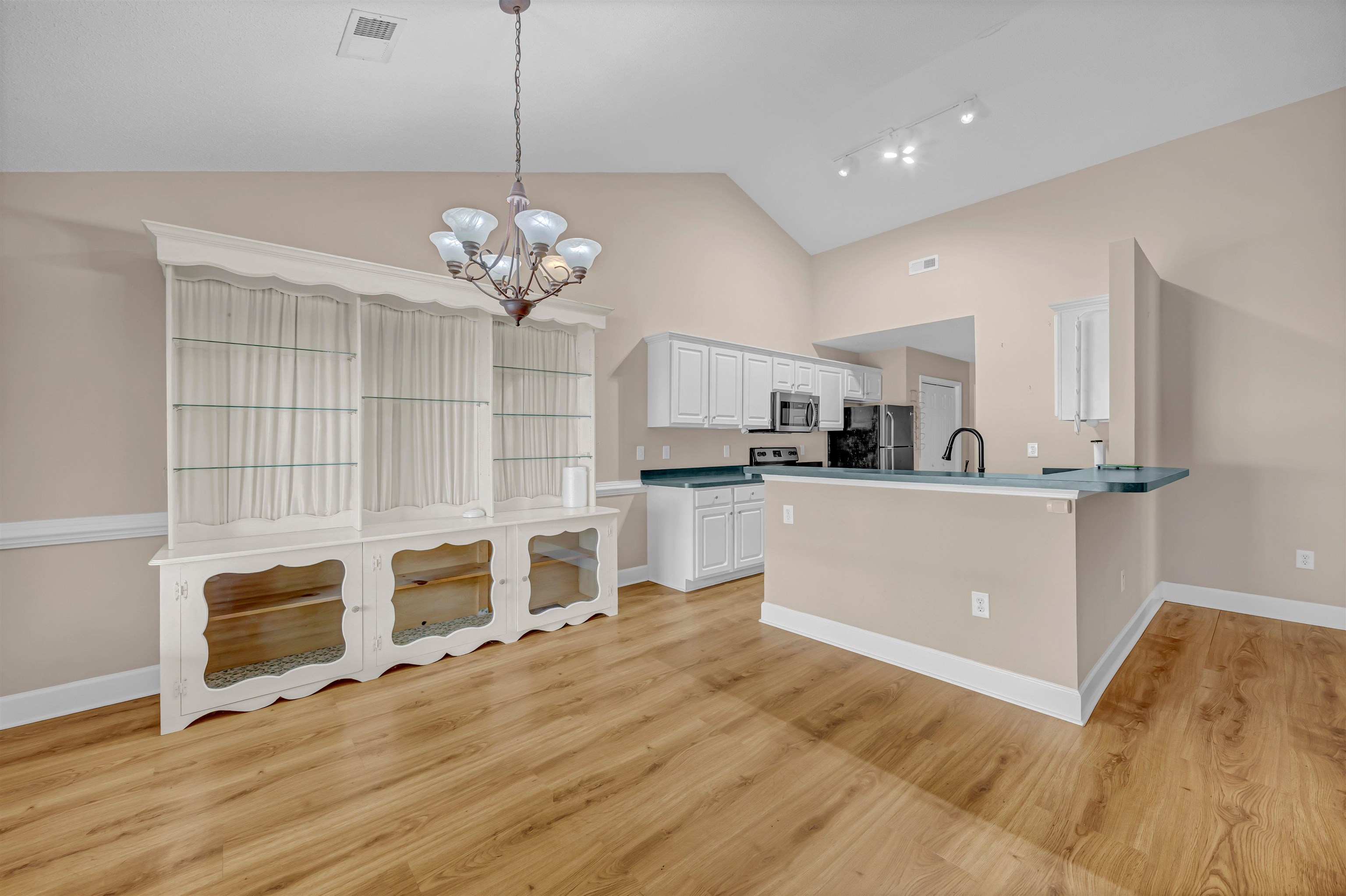 512 Hyacinth Dr. Property Photo 10