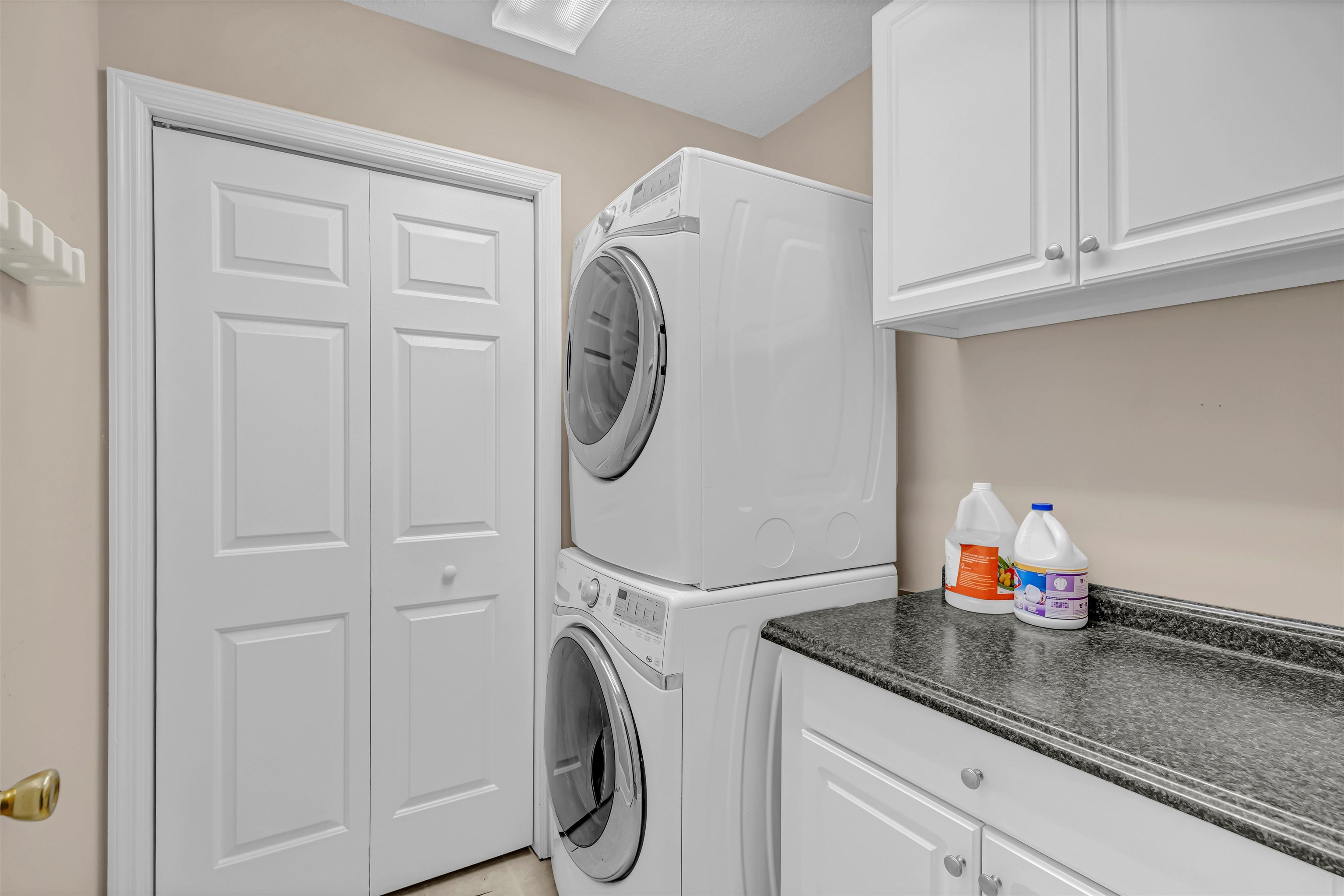 512 Hyacinth Dr. Property Photo 13