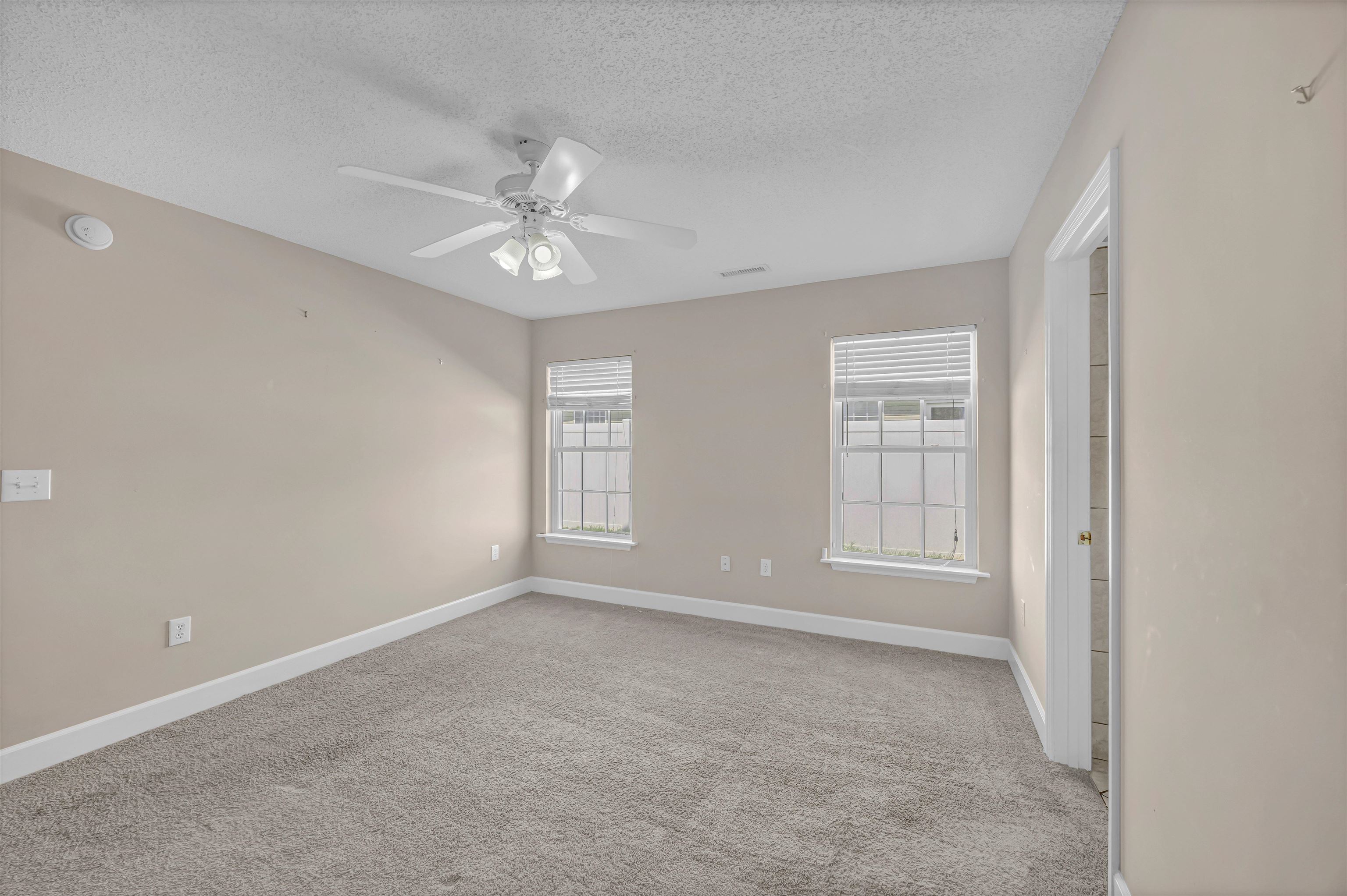 512 Hyacinth Dr. Property Photo 16