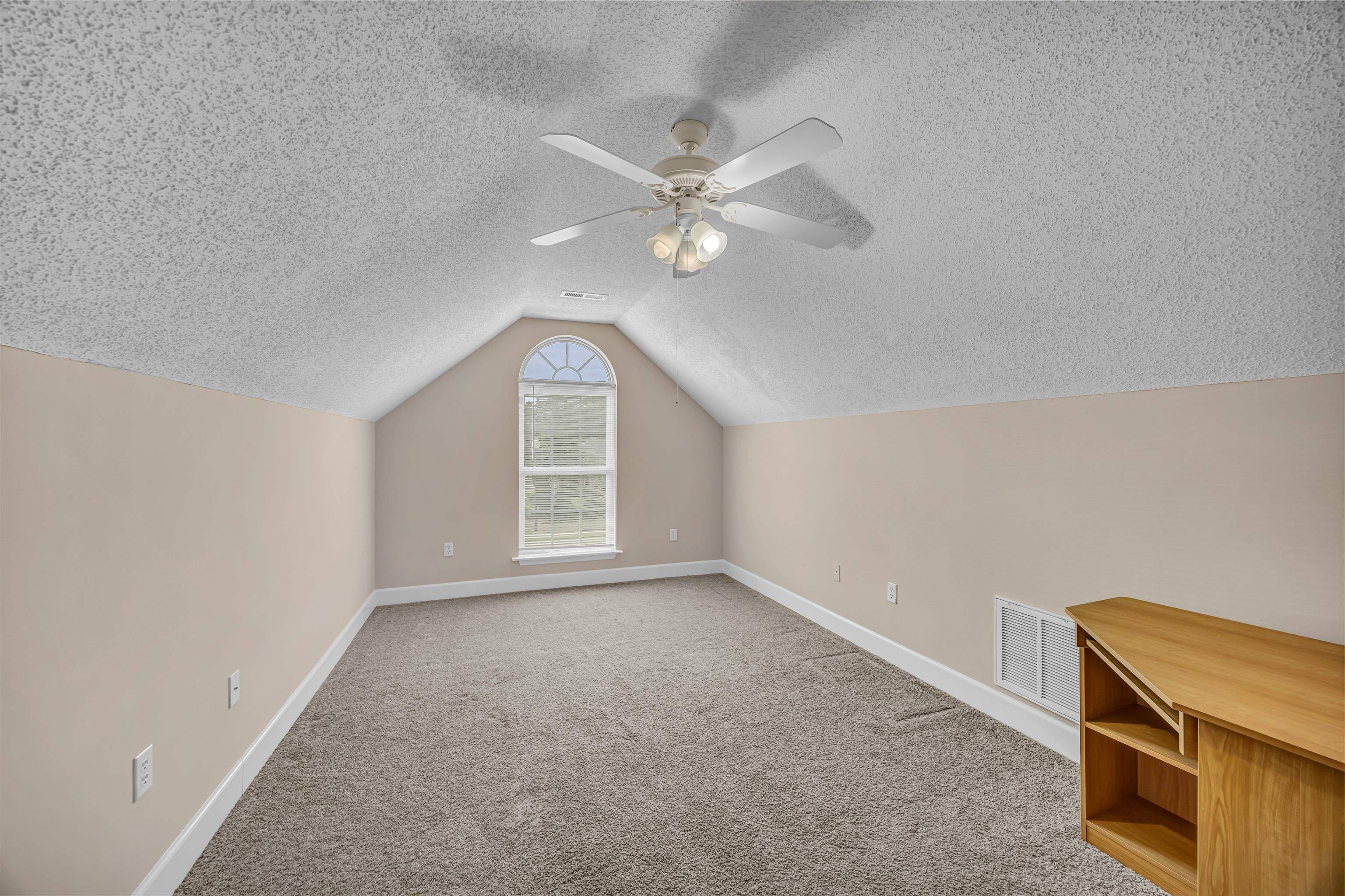 512 Hyacinth Dr. Property Photo 20